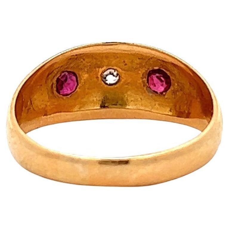 Women's or Men's Edwardian Diamond Ruby 18 Karat Yellow Gold Three Stone Ring