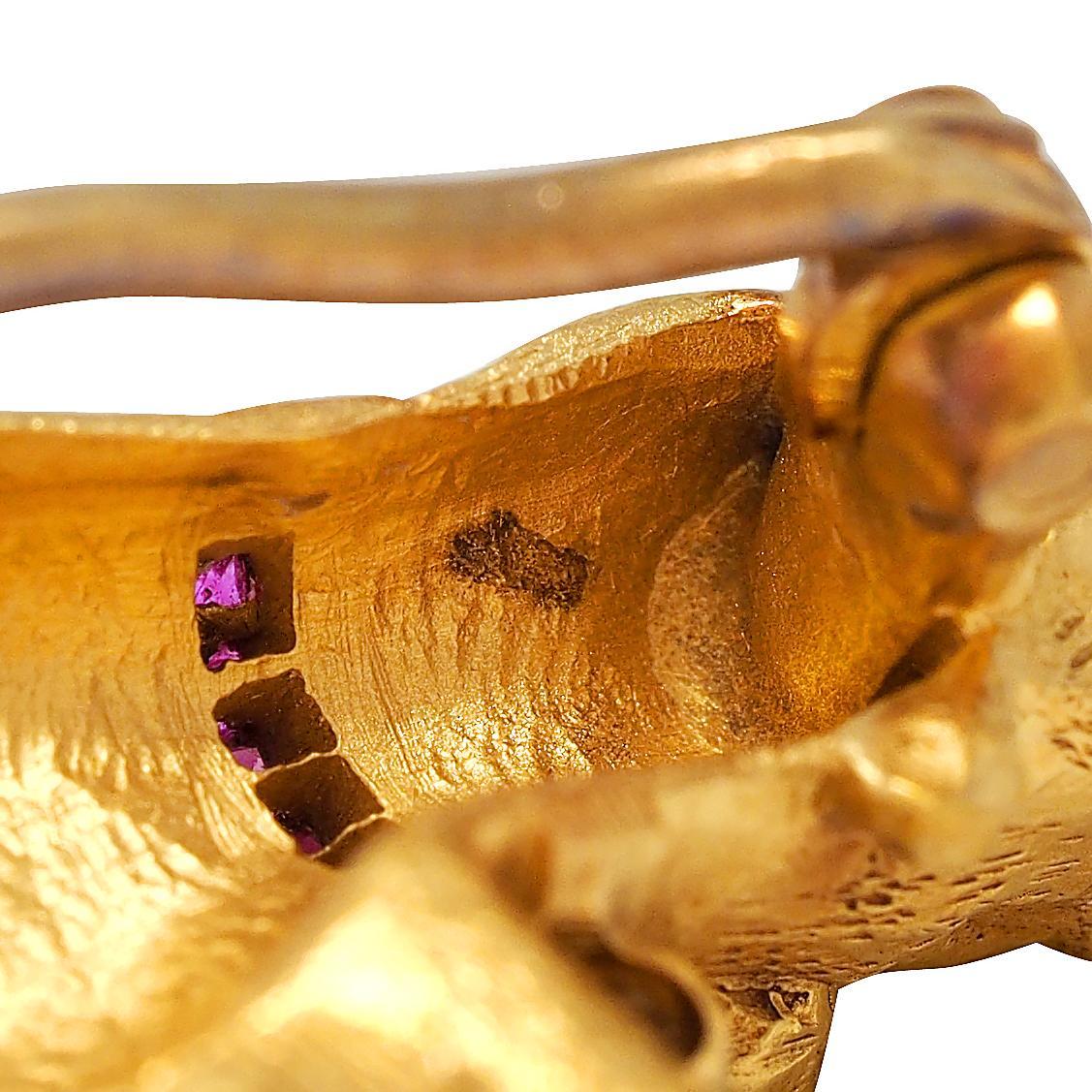 Edwardian Diamond Ruby Platinum 18 Karat Yellow Gold Antique Hound Dog Brooch In Excellent Condition In Philadelphia, PA