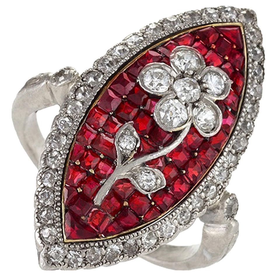 Bague « Navette » édouardienne en diamant, rubis, platine et or en vente