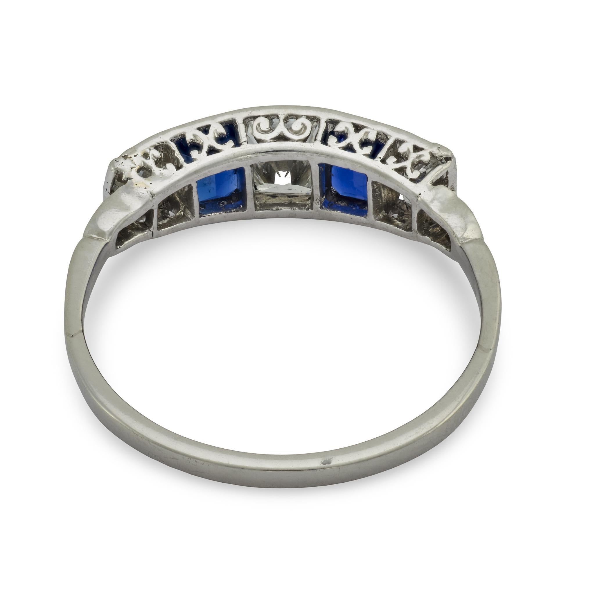 Edwardian diamond sapphire 5 stone platinum ring In Good Condition For Sale In Beverly Hills, CA