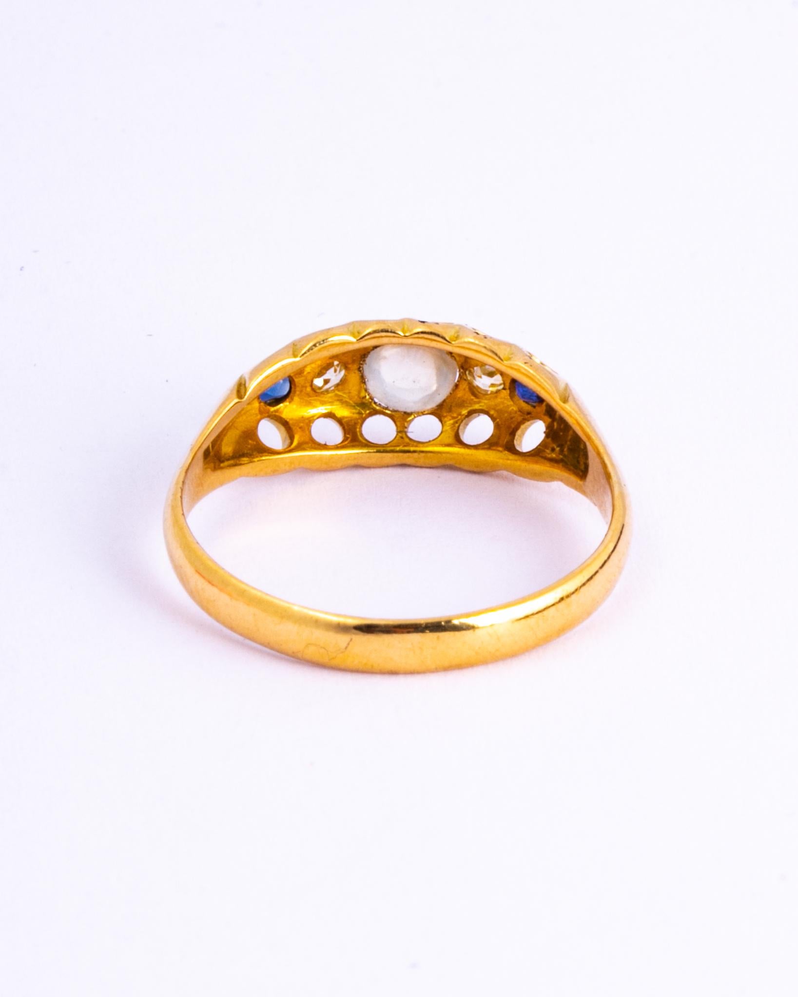 Edwardian Diamond, Sapphire and Moonstone 18 Carat Gold Five-Stone Band In Good Condition In Chipping Campden, GB