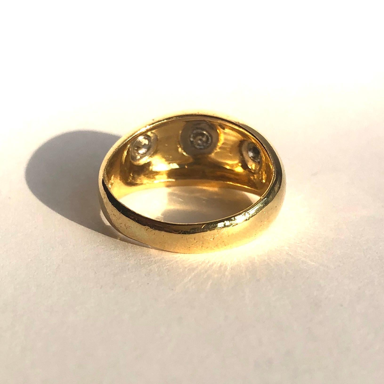 Edwardian Diamond Three-Stone and 18 Carat Gold Band In Good Condition In Chipping Campden, GB