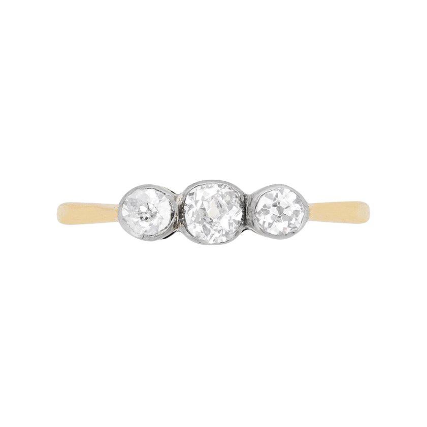 Anillo de compromiso eduardiano de tres diamantes, hacia 1910