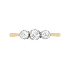 Anillo de compromiso eduardiano de tres diamantes, hacia 1910
