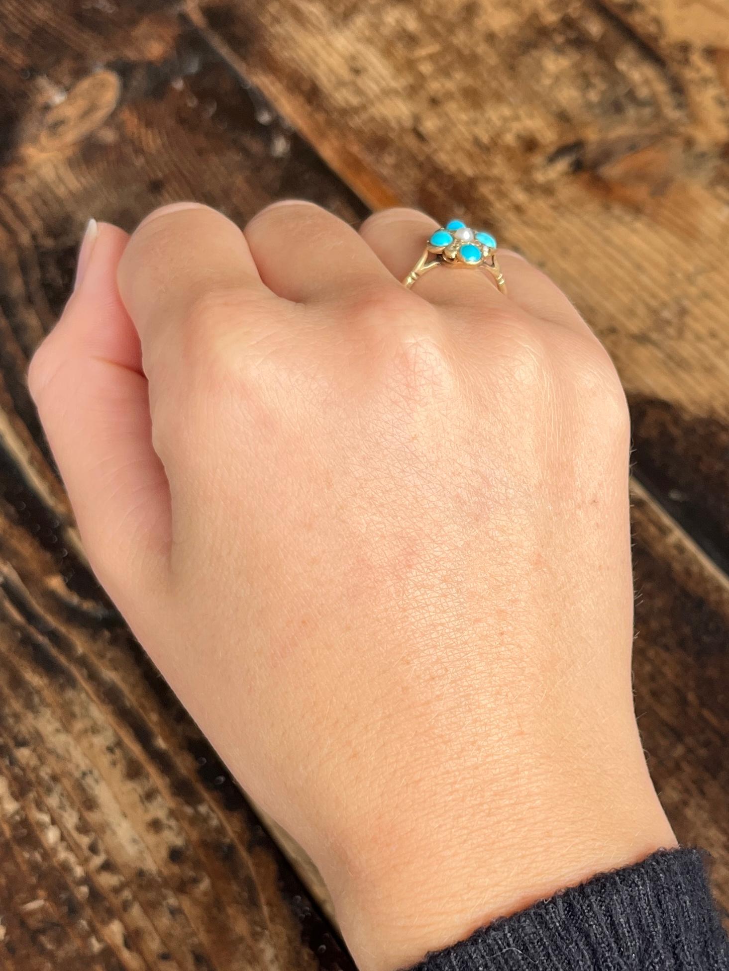 This beauty has a simple 18ct gold shank. There are four turquoise stones and at the centre is a pearl. In between the turquoise stones are rose cut diamond points. 

Ring Size: 6 or L 1/2 
Cluster Diamater: 12mm

Weight: 2.4g