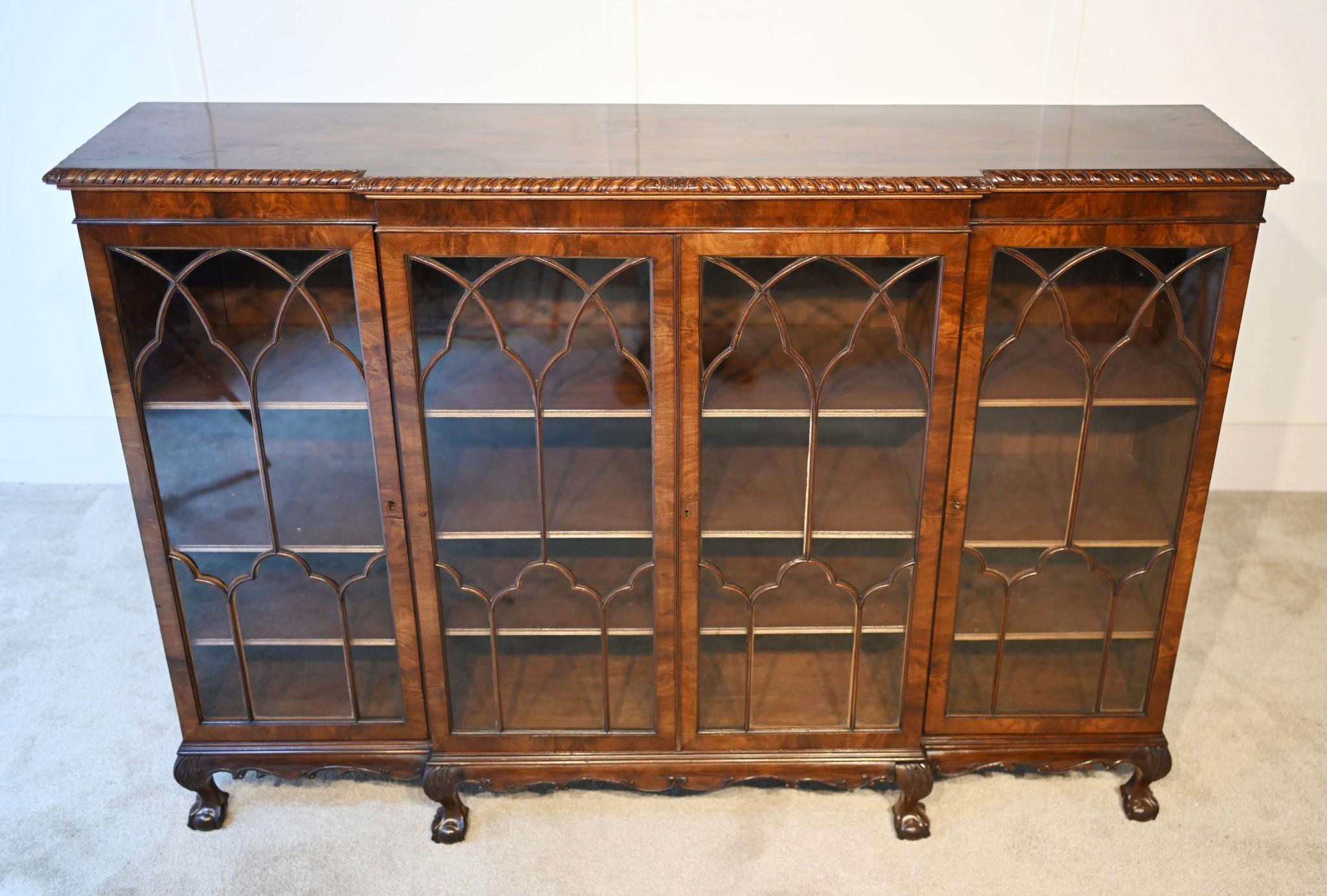 You are viewing a gorgeous Edwardian display cabinet or bookcase of breakfront form
Hand crafted from mahogany features some Chippendale influences such as the ball and claw feet and egg and dart moulding to the top
Features tastefully glazed