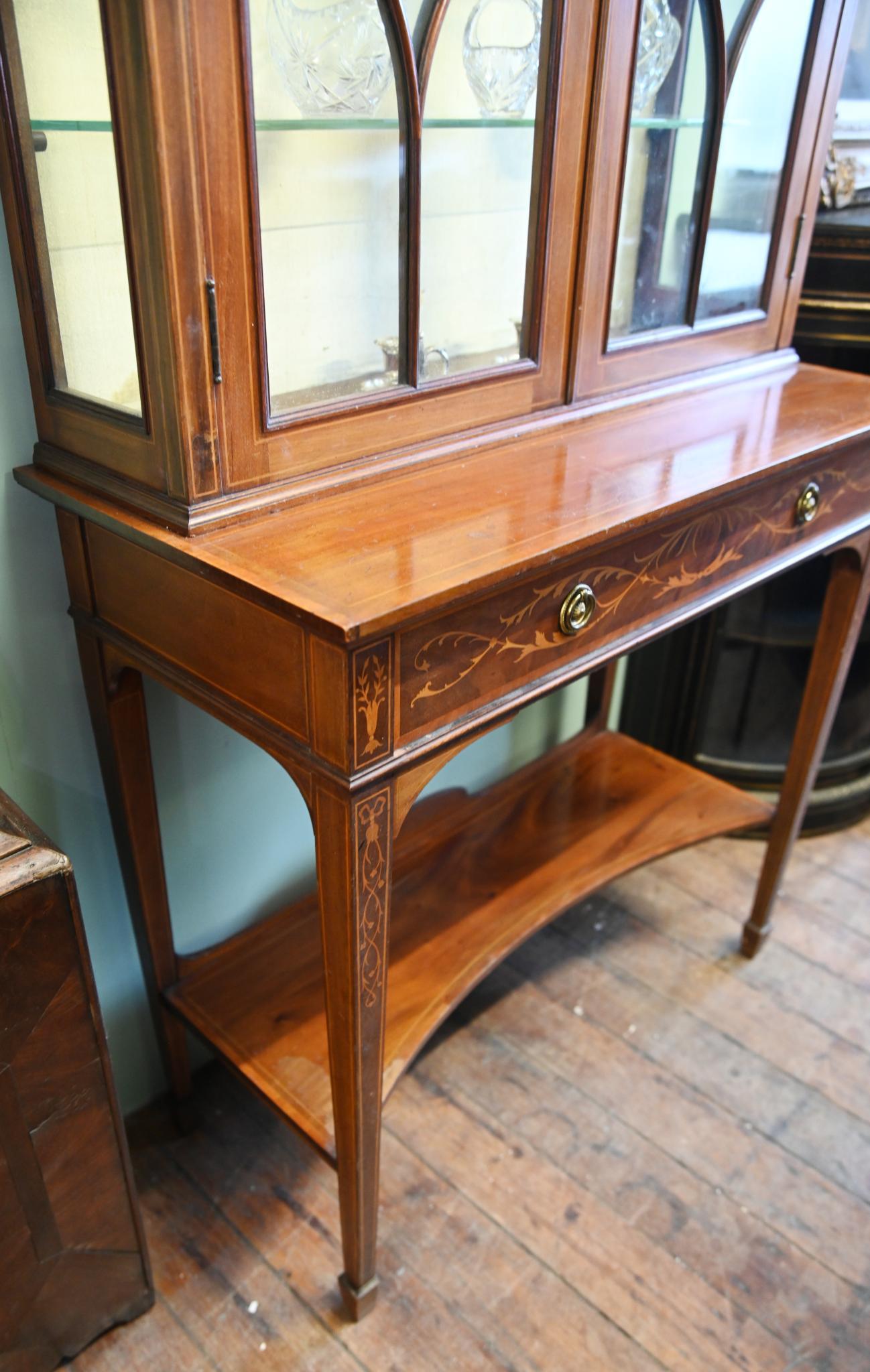 Edwardian Display Cabinet Mahogany Sheraton Inlay 1900 In Good Condition For Sale In Potters Bar, GB