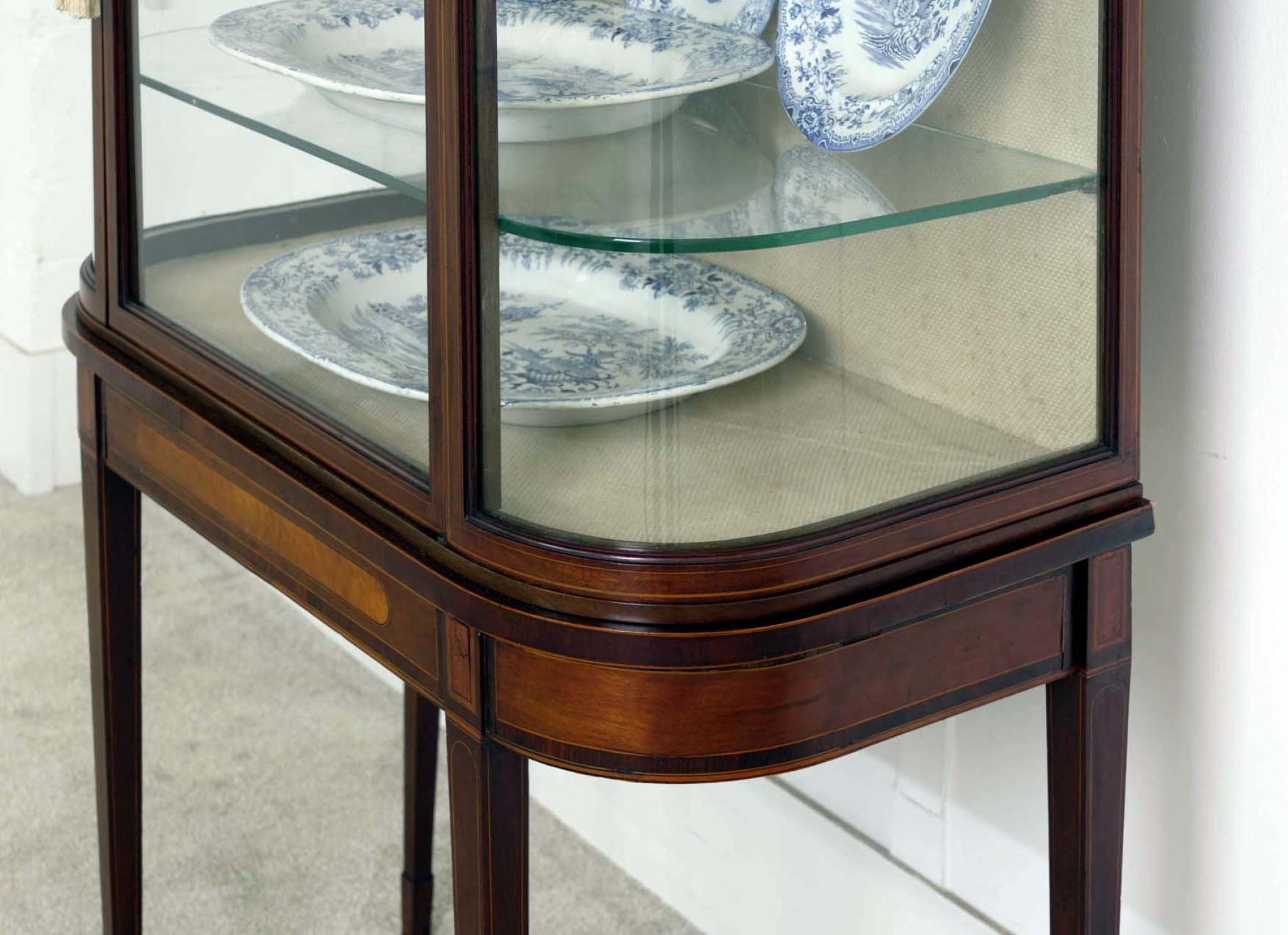 Edwardian Display Cabinet Mahogany Vitrine 1910 In Good Condition For Sale In Potters Bar, GB