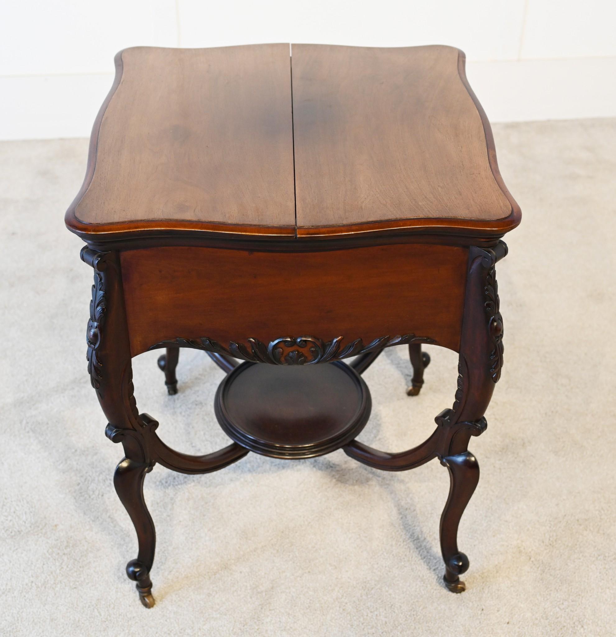 You are viewing a wonderful Edwardian drinks cabinet or table
Unique piece that has a tray that emerges by a mechanism when the table is opened
Stamped Maple and Co - please see close up photo
Clean, elegant and practical piece of English furniture