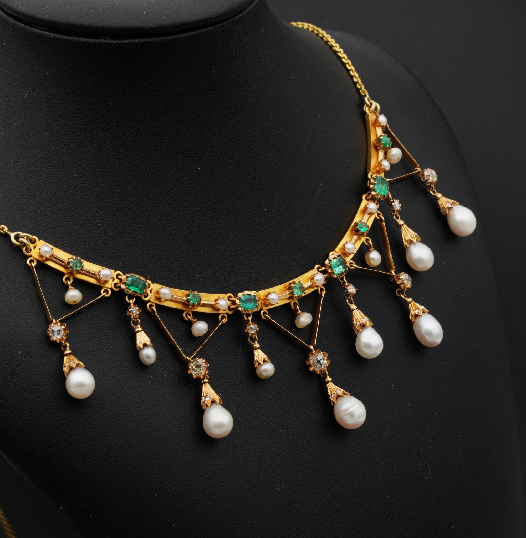 Frühe seltene Diamant-Perlen-Smaragd-Swag-Halskette im Edwardian-Stil im Zustand „Gut“ im Angebot in Napoli, IT