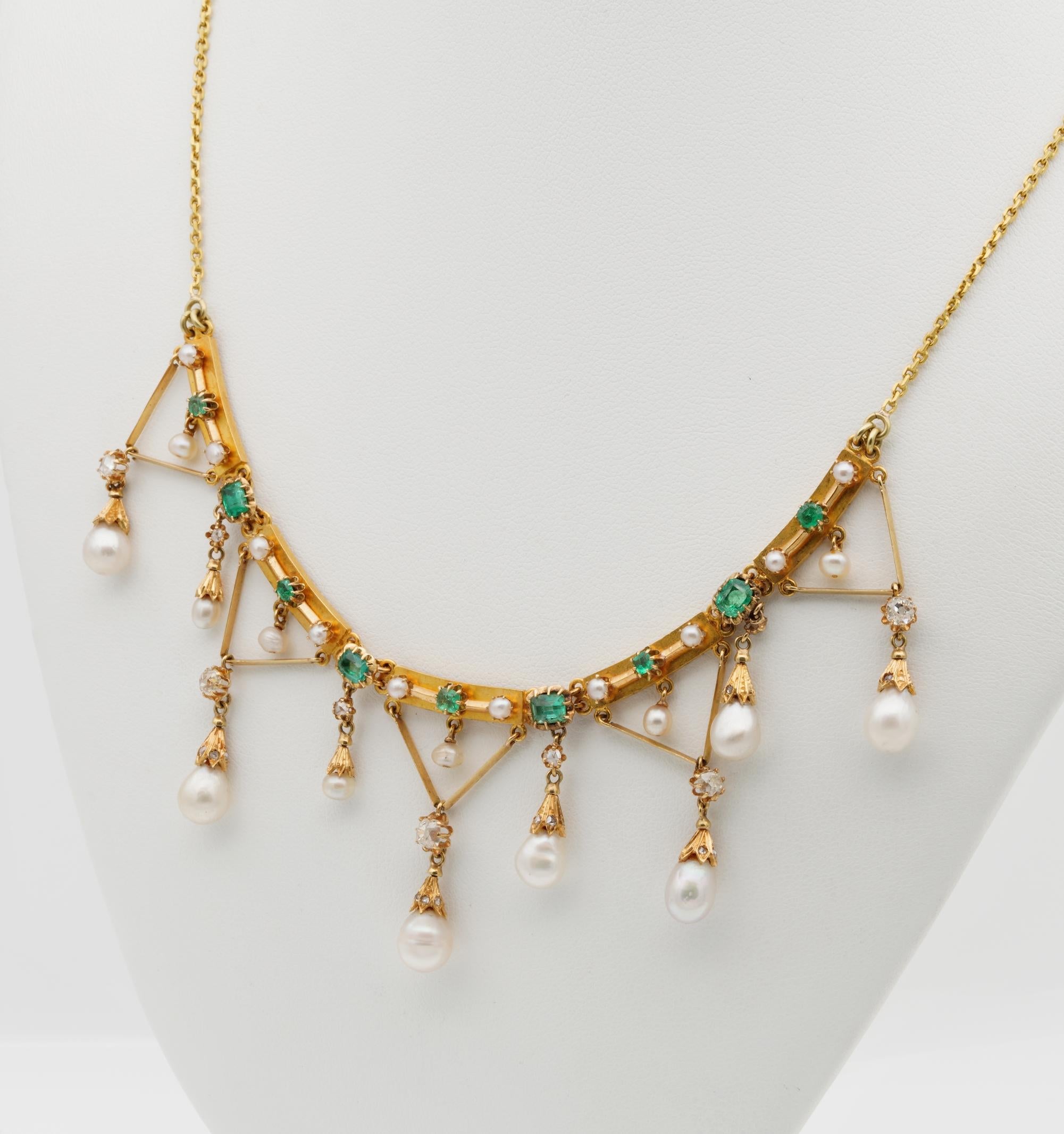 Frühe seltene Diamant-Perlen-Smaragd-Swag-Halskette im Edwardian-Stil Damen im Angebot