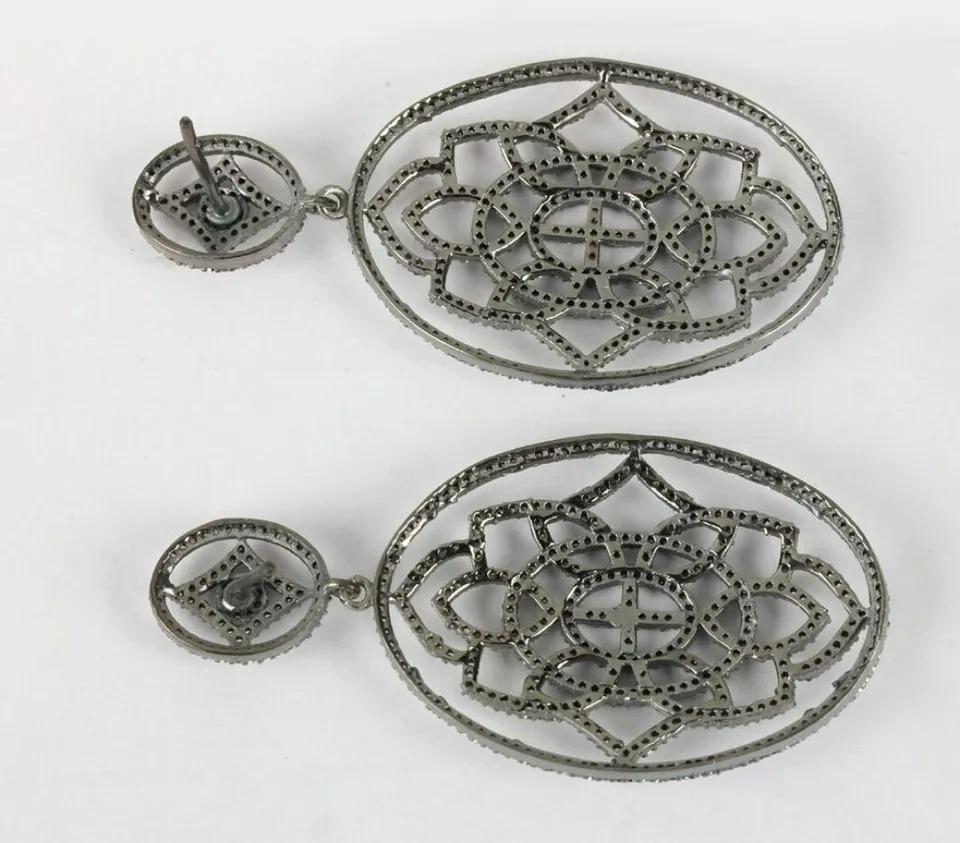 Orecchino edoardiano con pavé di diamanti in argento 925 Fatto a mano Orecchino di diamanti Regalo di compleanno
Leggero, può essere indossato tutti i giorni

Informazioni aggiuntive:
Condit: Nuovo senza etichette: Un articolo nuovo di zecca, non