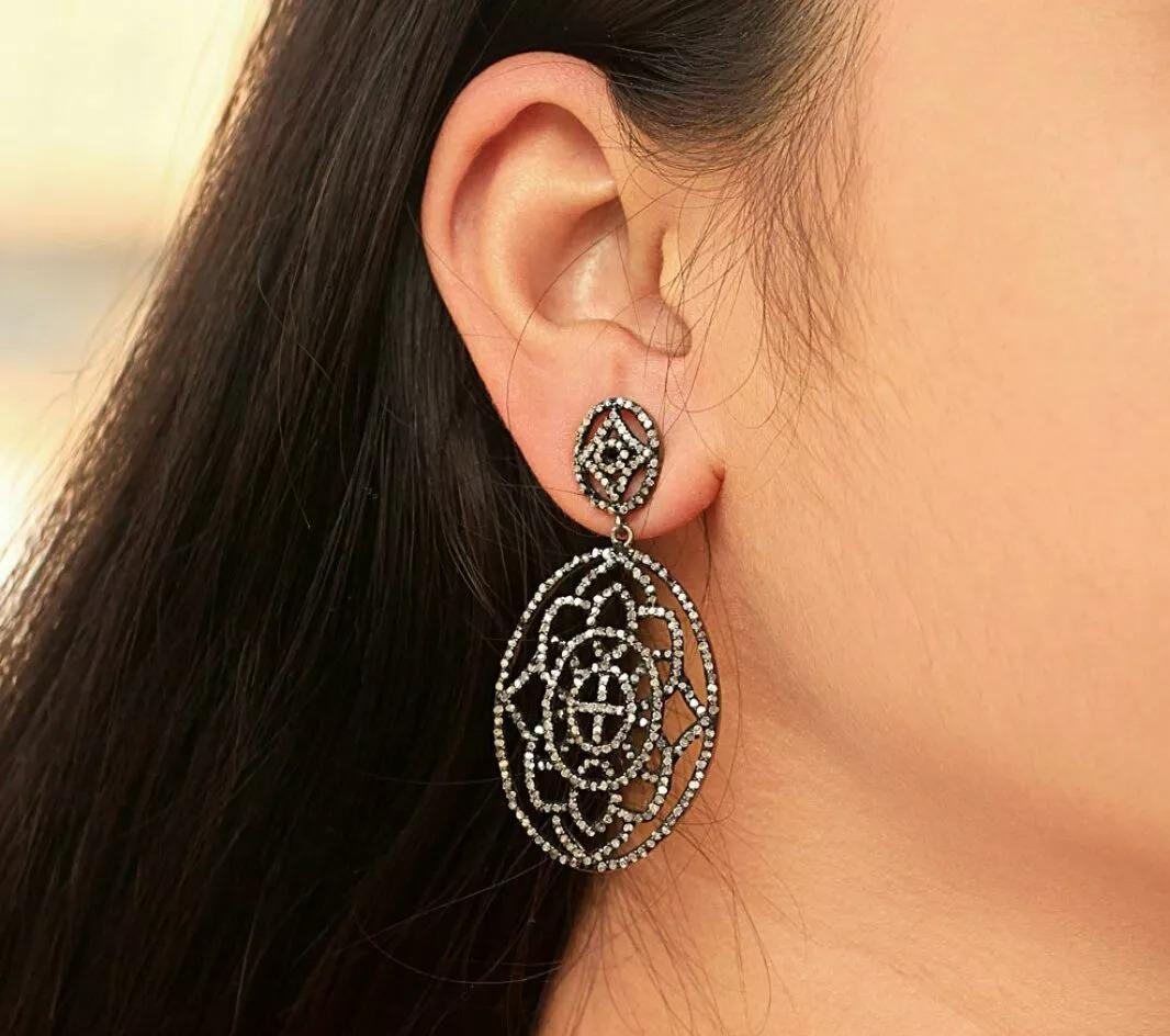 Orecchino edoardiano con pavé di diamanti in argento 925 In condizioni Nuovo in vendita a Chicago, IL