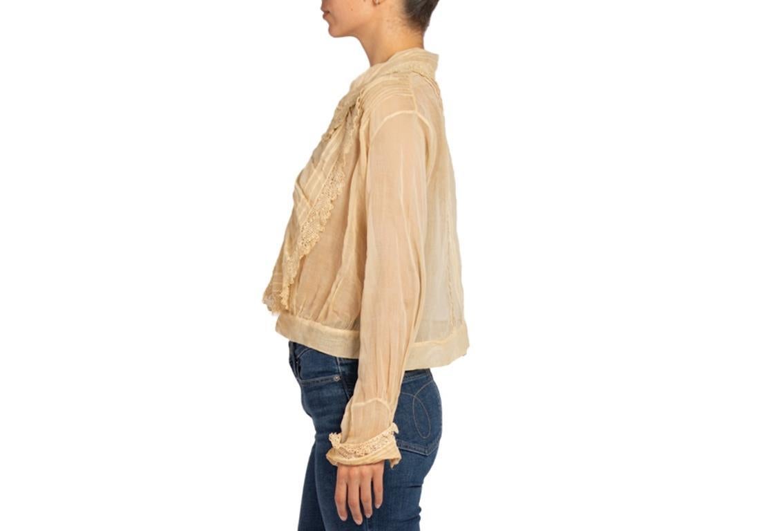 Ecrufarbene Voile-Bluse aus Bio-Baumwolle im edwardianischen Stil mit handgeschliffenem Besatz im Zustand „Hervorragend“ im Angebot in New York, NY