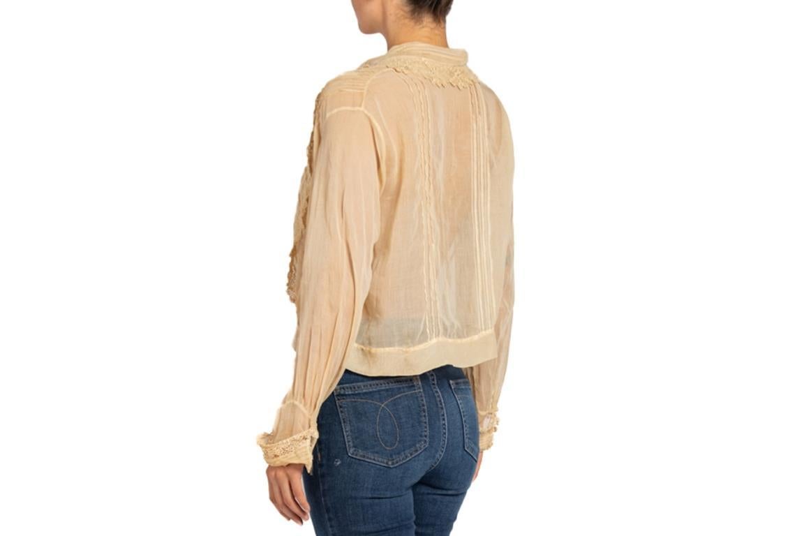 Ecrufarbene Voile-Bluse aus Bio-Baumwolle im edwardianischen Stil mit handgeschliffenem Besatz im Angebot 3