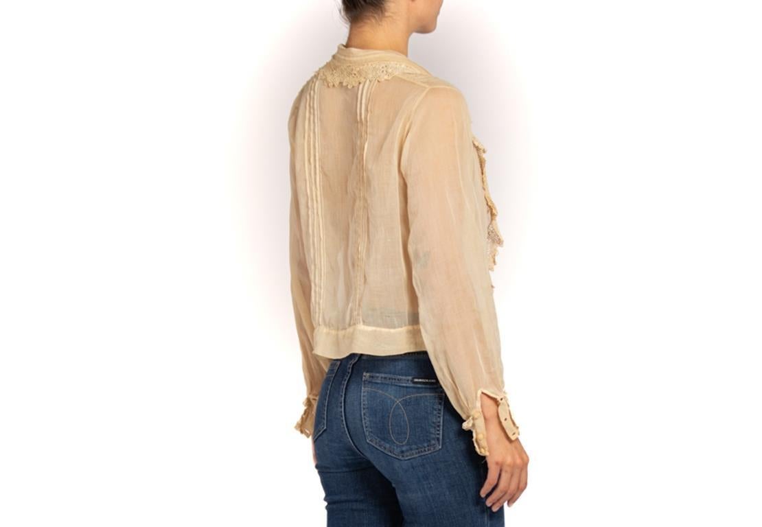 Ecrufarbene Voile-Bluse aus Bio-Baumwolle im edwardianischen Stil mit handgeschliffenem Besatz im Angebot 4