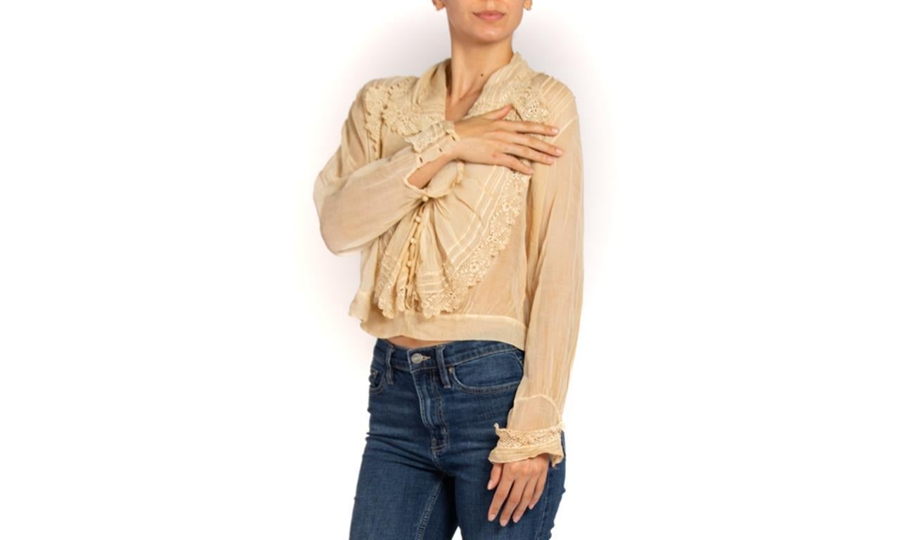 Ecrufarbene Voile-Bluse aus Bio-Baumwolle im edwardianischen Stil mit handgeschliffenem Besatz im Angebot 6
