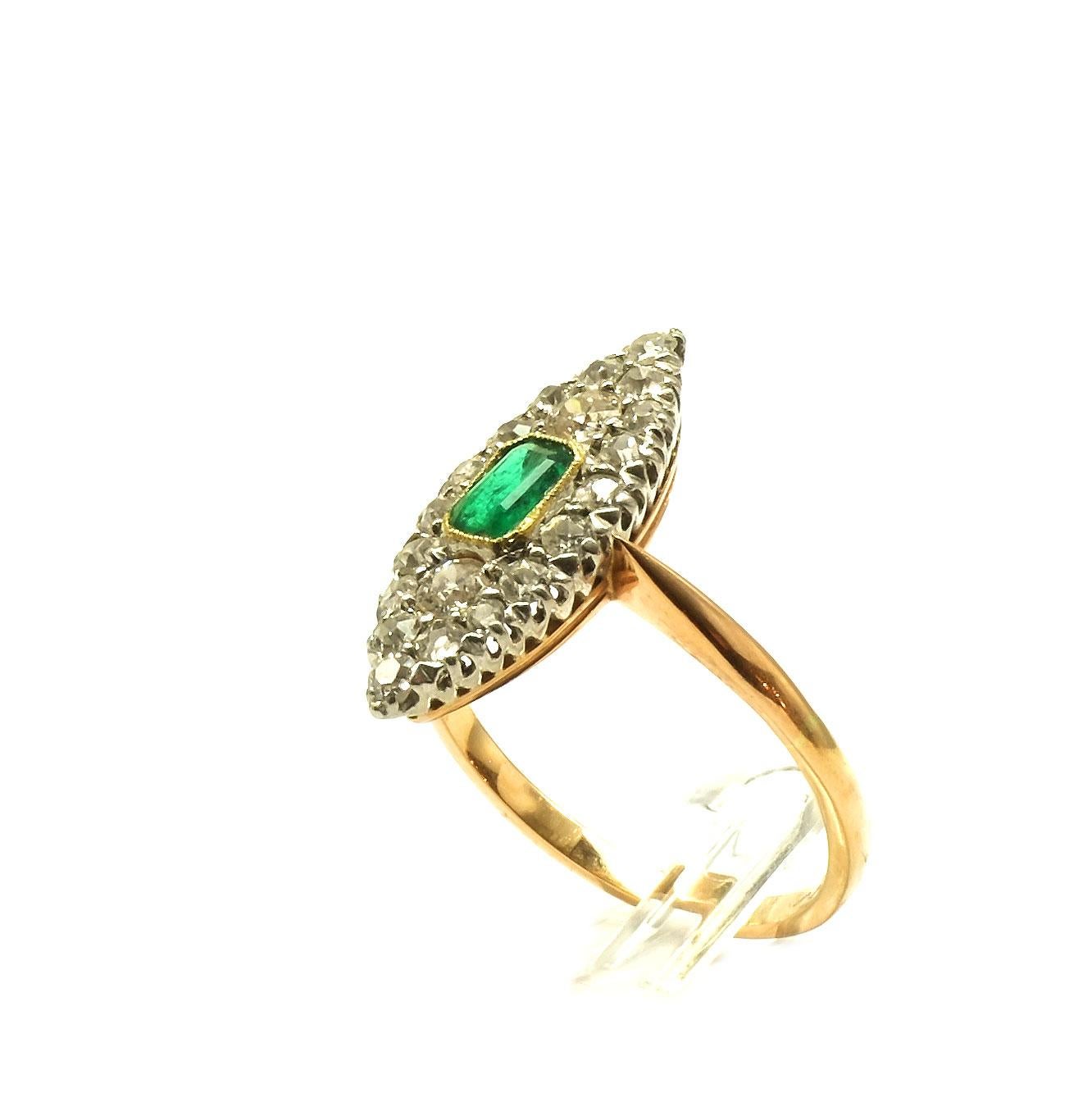 Edwardian Emerald and 0.8 Carat Diamond Gold Ring, circa 1915 In Good Condition In Goettingen, DE