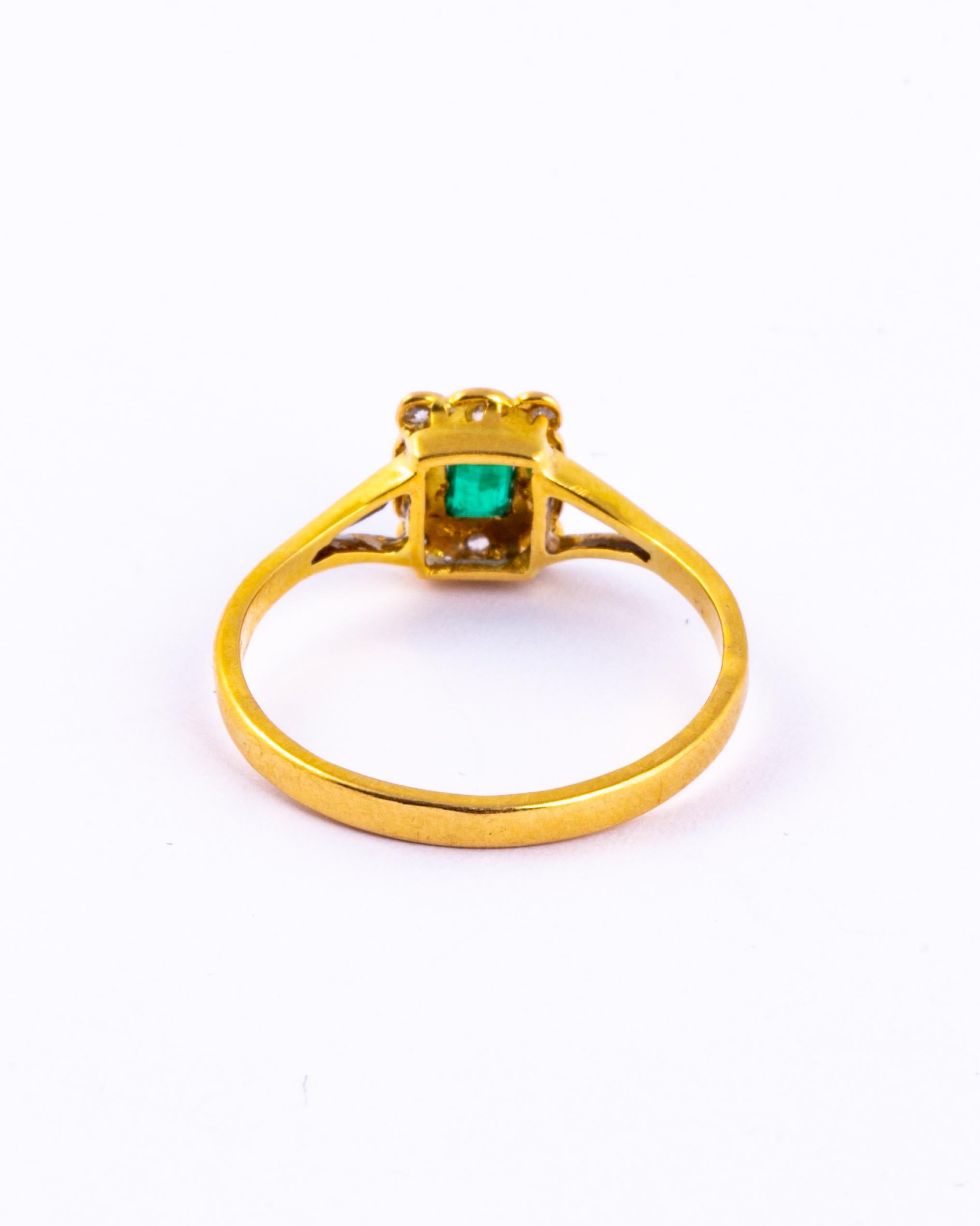 Edwardian Emerald and Diamond 18 Carat Cluster Ring In Good Condition In Chipping Campden, GB