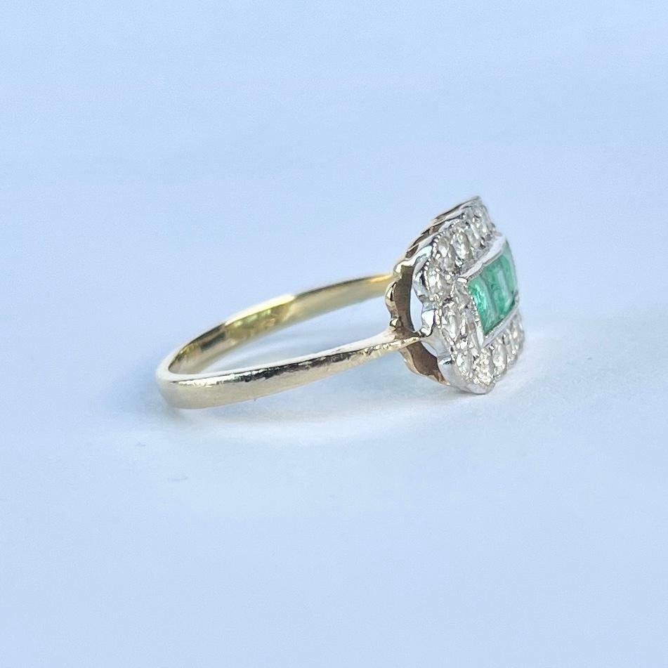 Anello a tre pietre con smeraldo e diamante in oro 18 carati di epoca edoardiana In condizioni buone in vendita a Chipping Campden, GB