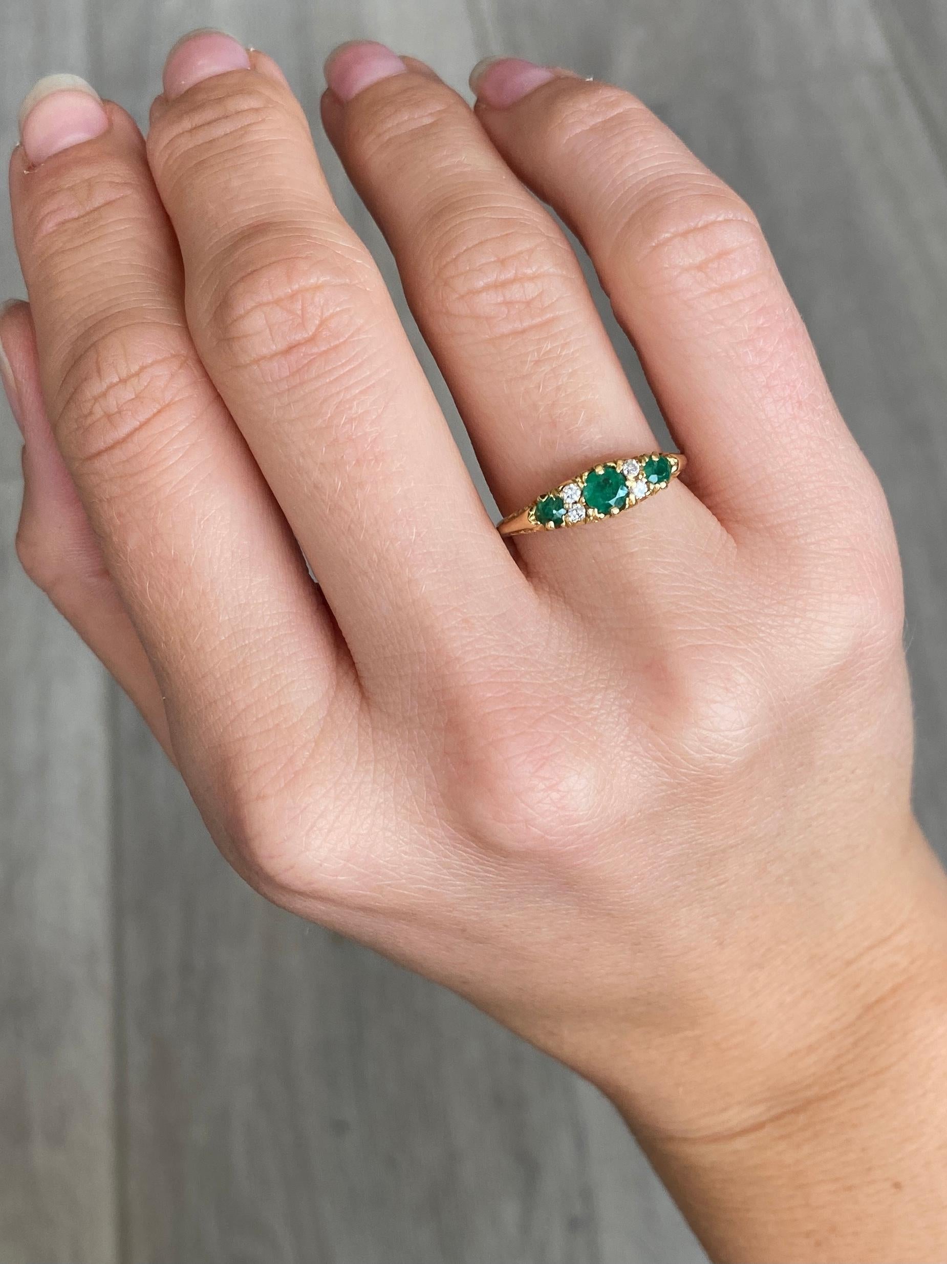 Round Cut Edwardian Emerald and Diamond 18 Carat Gold Three-Stone