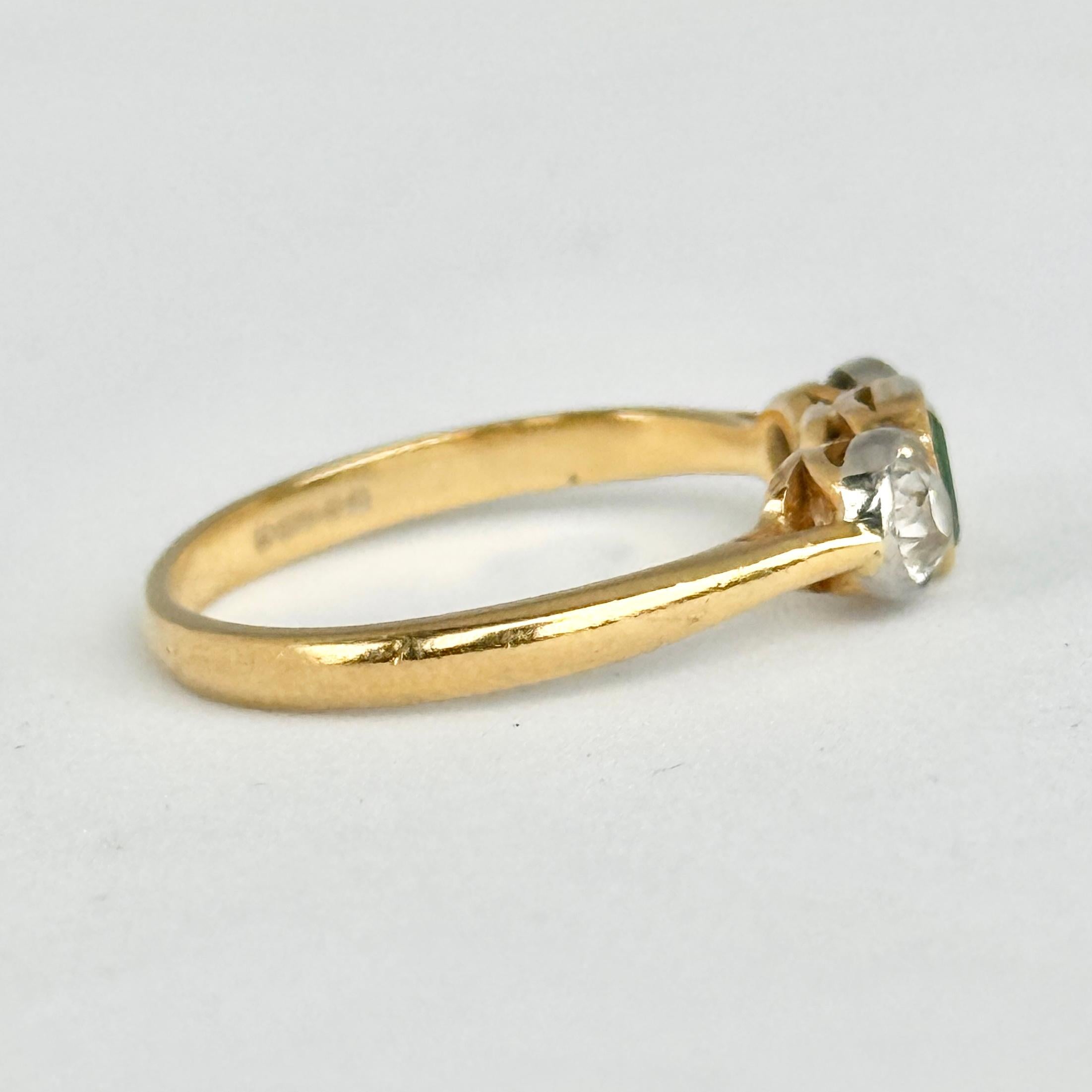 Edoardiano Anello a tre pietre in oro 18 carati con smeraldo e diamante di epoca edoardiana in vendita