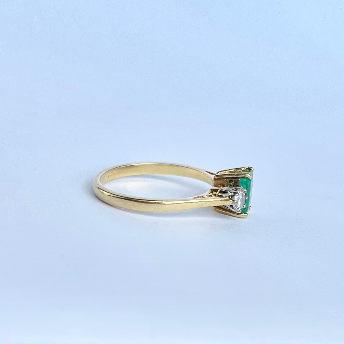 Round Cut Edwardian Emerald and Diamond 18 Carat Gold Three-Stone Ring