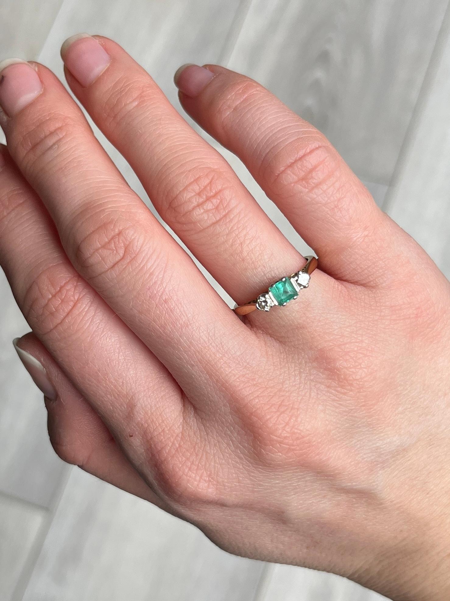 Edwardian Emerald and Diamond 18 Carat Gold Three-Stone Ring In Good Condition In Chipping Campden, GB