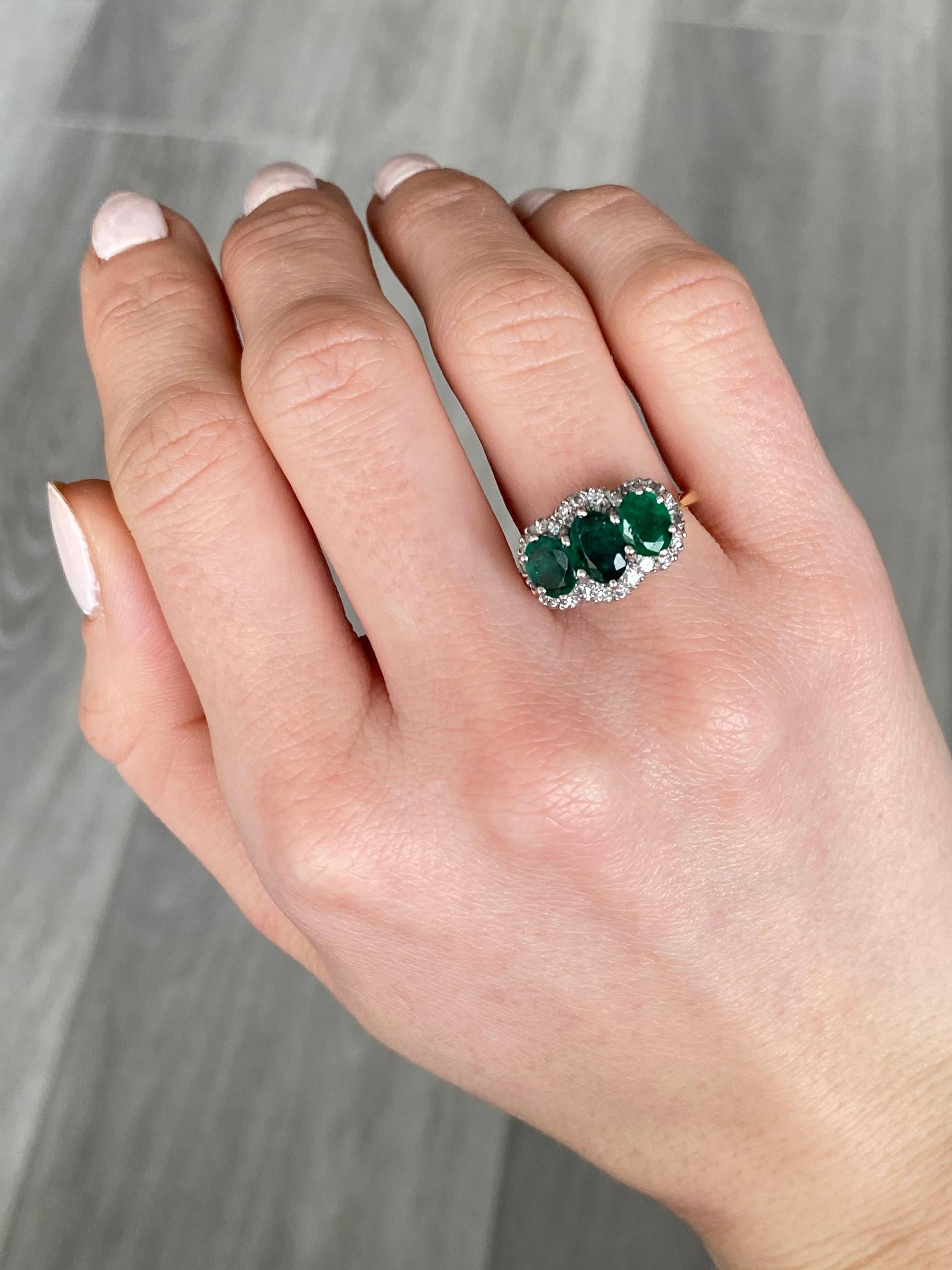 Vintage Emerald and Diamond 18 Carat Gold Triple Cluster Ring In Good Condition In Chipping Campden, GB