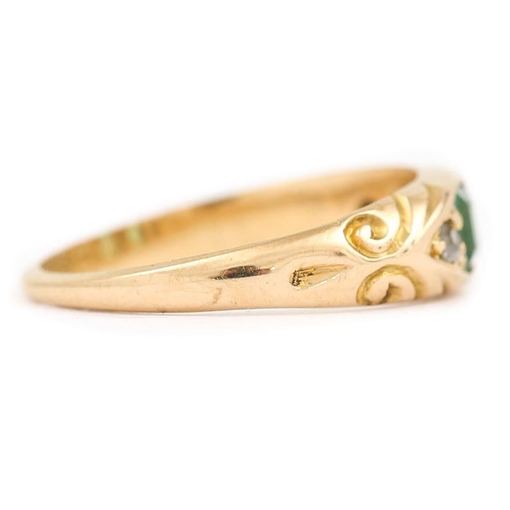 Edwardian Emerald and Diamond 18 Karat Yellow Gold Boat Shaped Ring, circa 1900 In Good Condition In Lancashire, Oldham