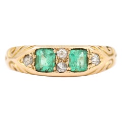 Edwardian Emerald and Diamond 18 Karat Yellow Gold Boat Shaped Ring, circa 1900