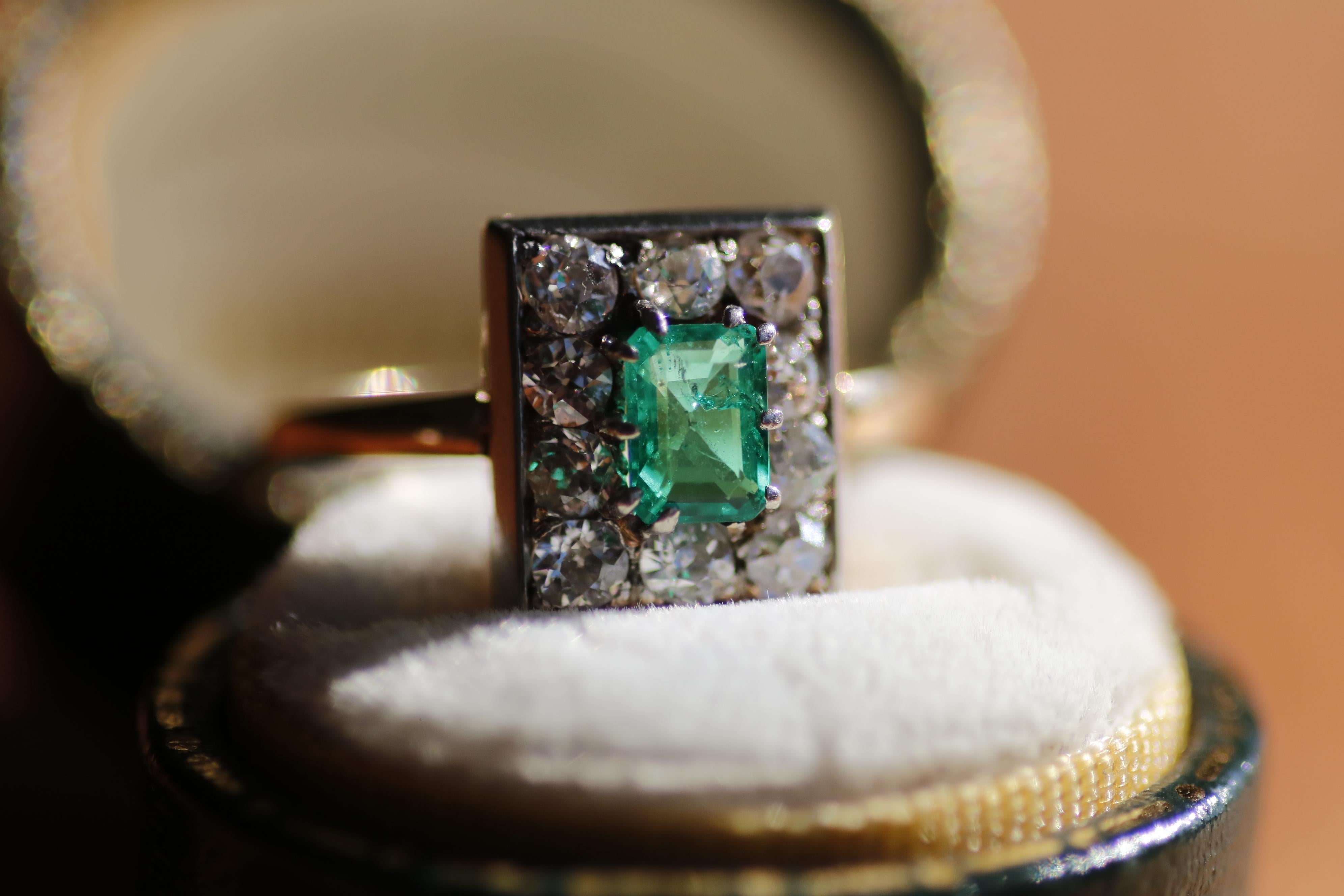 Edwardianischer Smaragd und Diamant Gold und Platin Statement Ring (Smaragdschliff) im Angebot