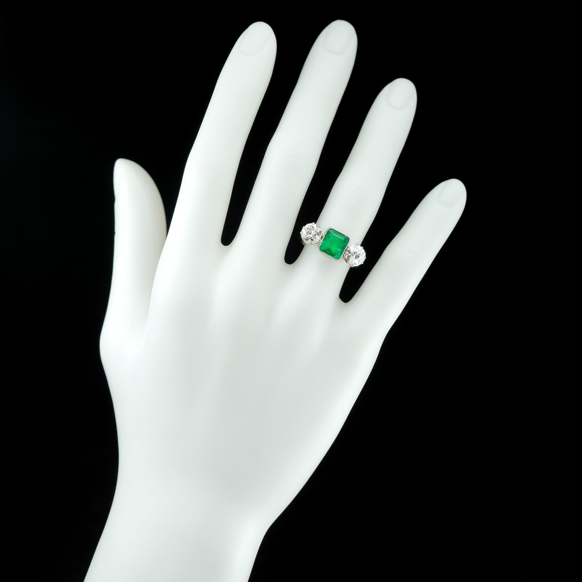 A Mid 20th Century Emerald And Diamond Three-stone Ring In Excellent Condition In London, GB