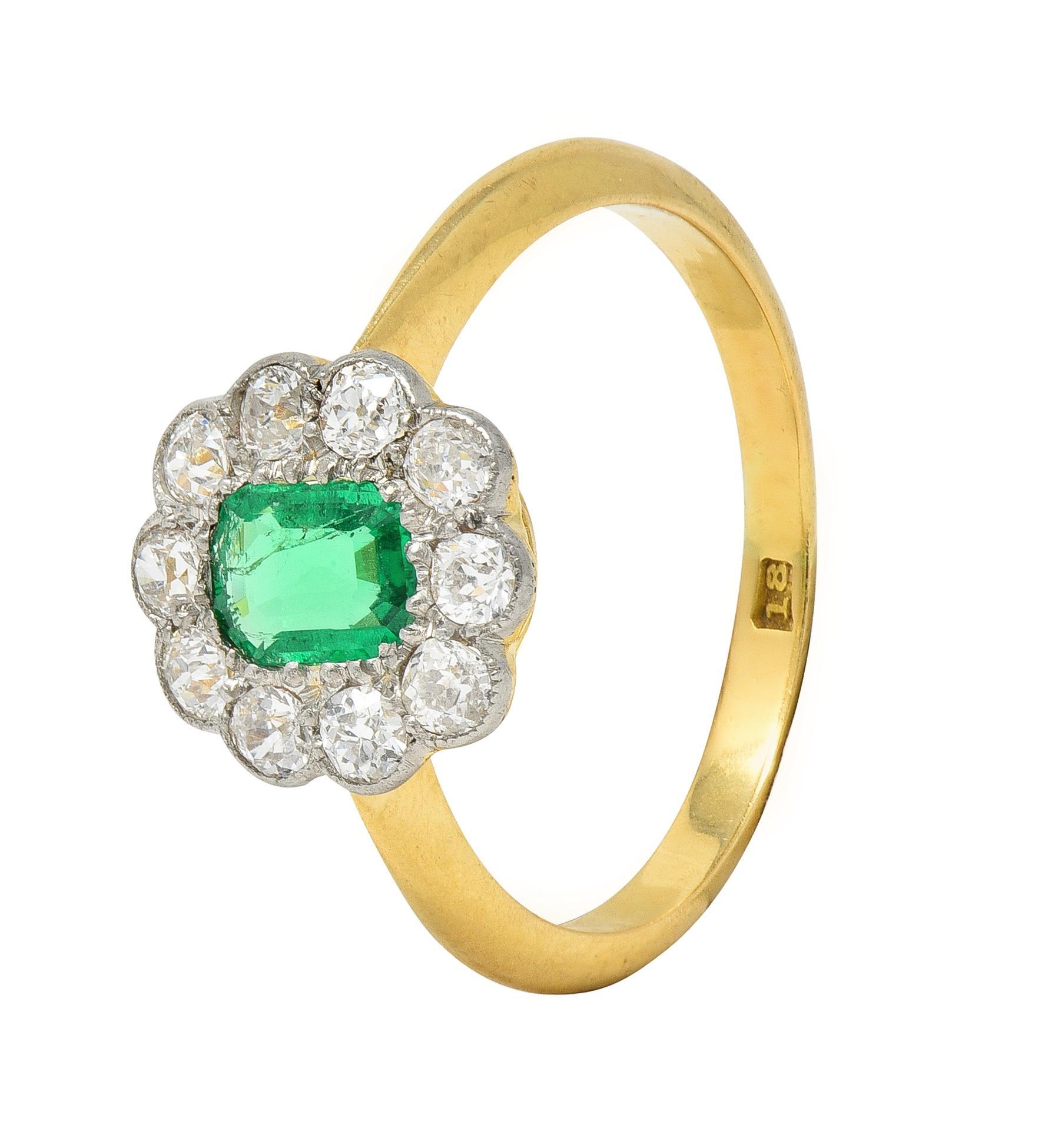 Antiker edwardianischer Halo-Ring, Smaragd, Diamant, Platin, 18 Karat Gelbgold im Angebot 2