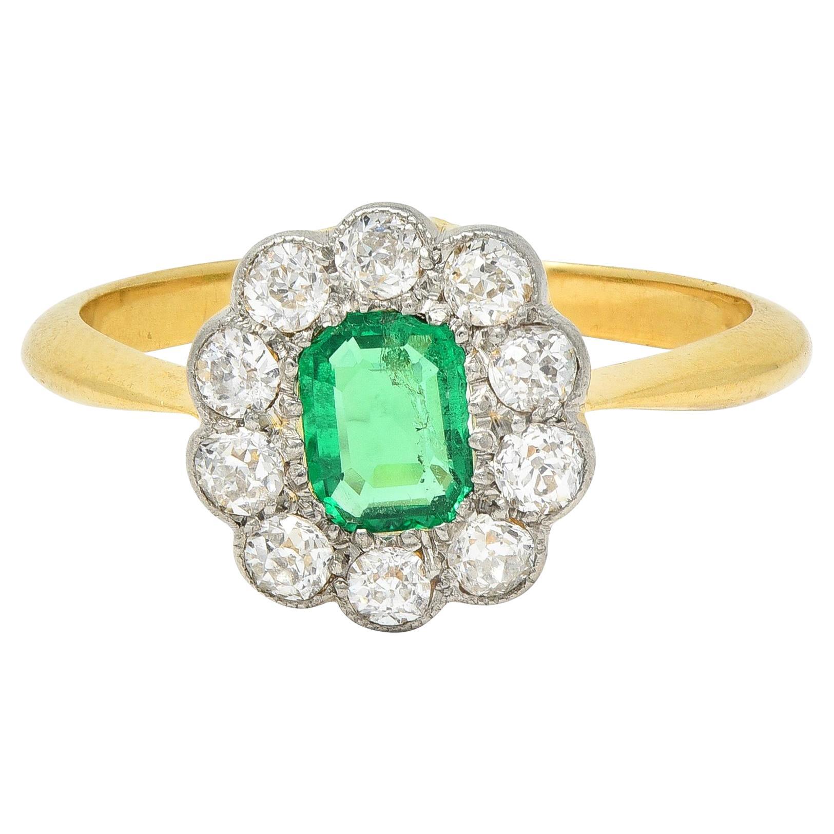 Antiker edwardianischer Halo-Ring, Smaragd, Diamant, Platin, 18 Karat Gelbgold