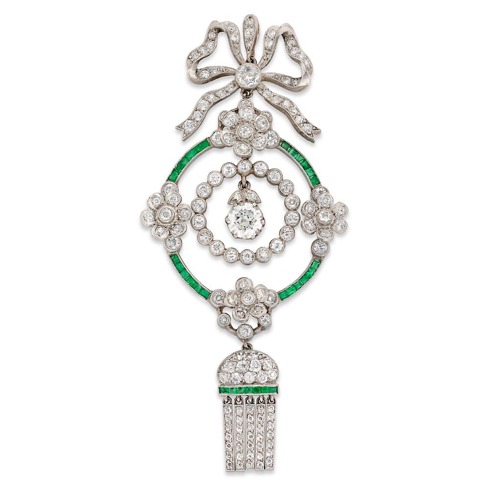 Edwardian Emerald Diamond Platinum Drop Pendant Necklace In Excellent Condition In London, GB