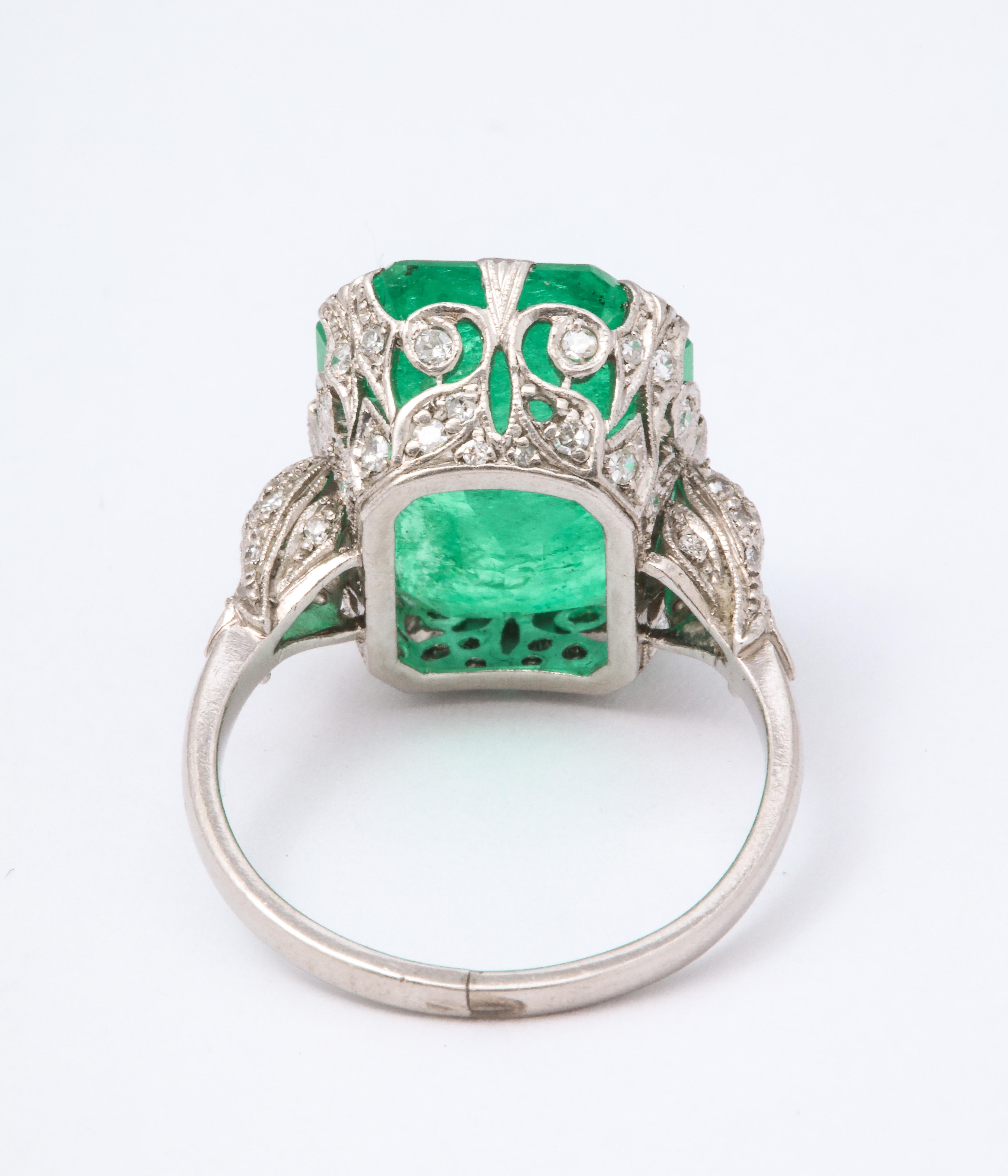 Edwardian Emerald Diamond Platinum Ring In Good Condition In New York, NY