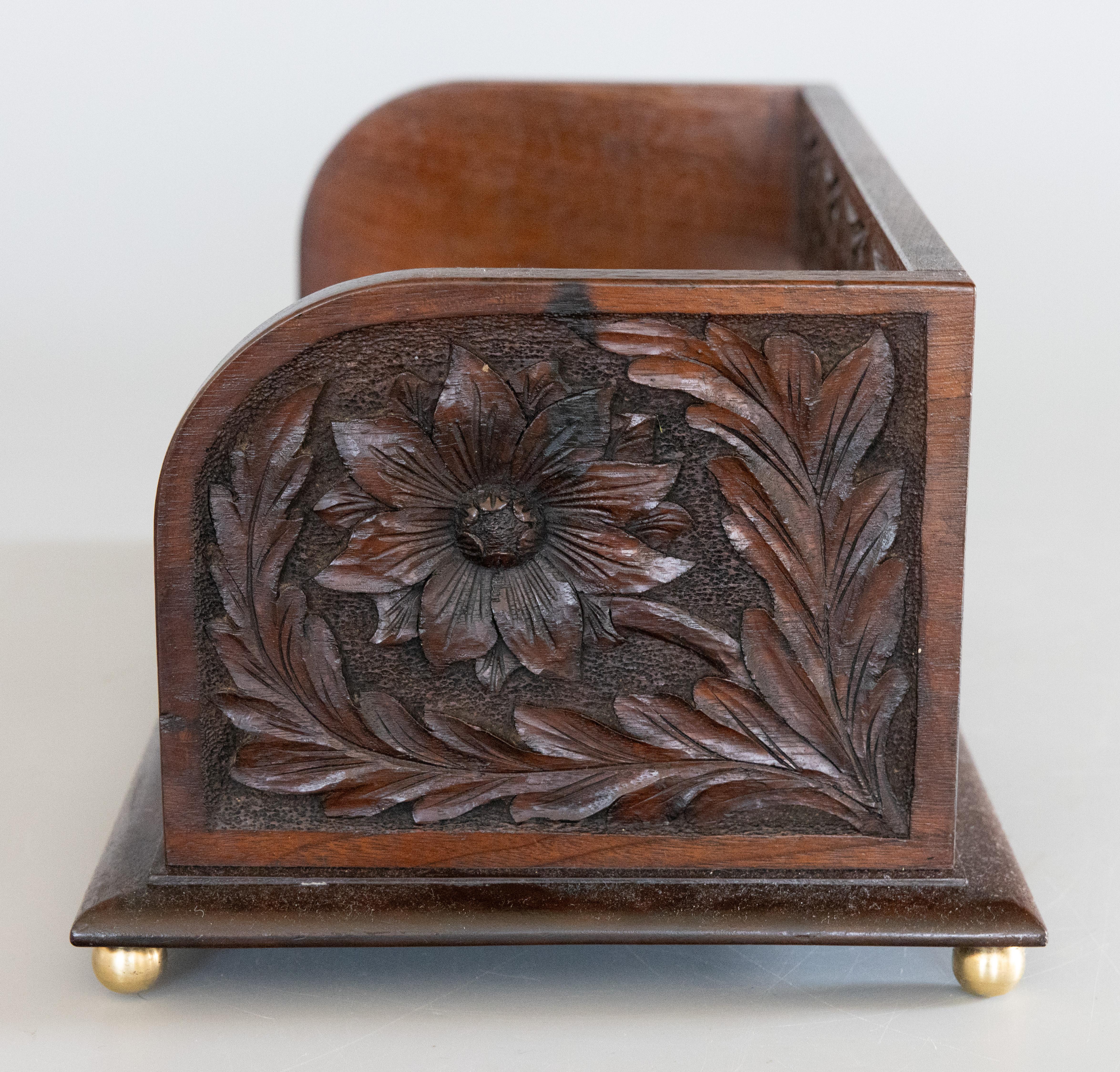 Early 20th Century English Carved Mahogany Table Top Book Trough Rack Stand Bookends, C. 1900 For Sale