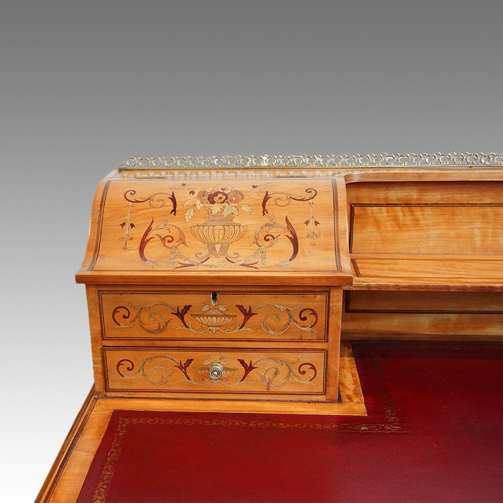 Edwardian English Country House Marquetry Inlaid Satinwood Desk, circa 1900 In Good Condition In Salisbury, Wiltshire