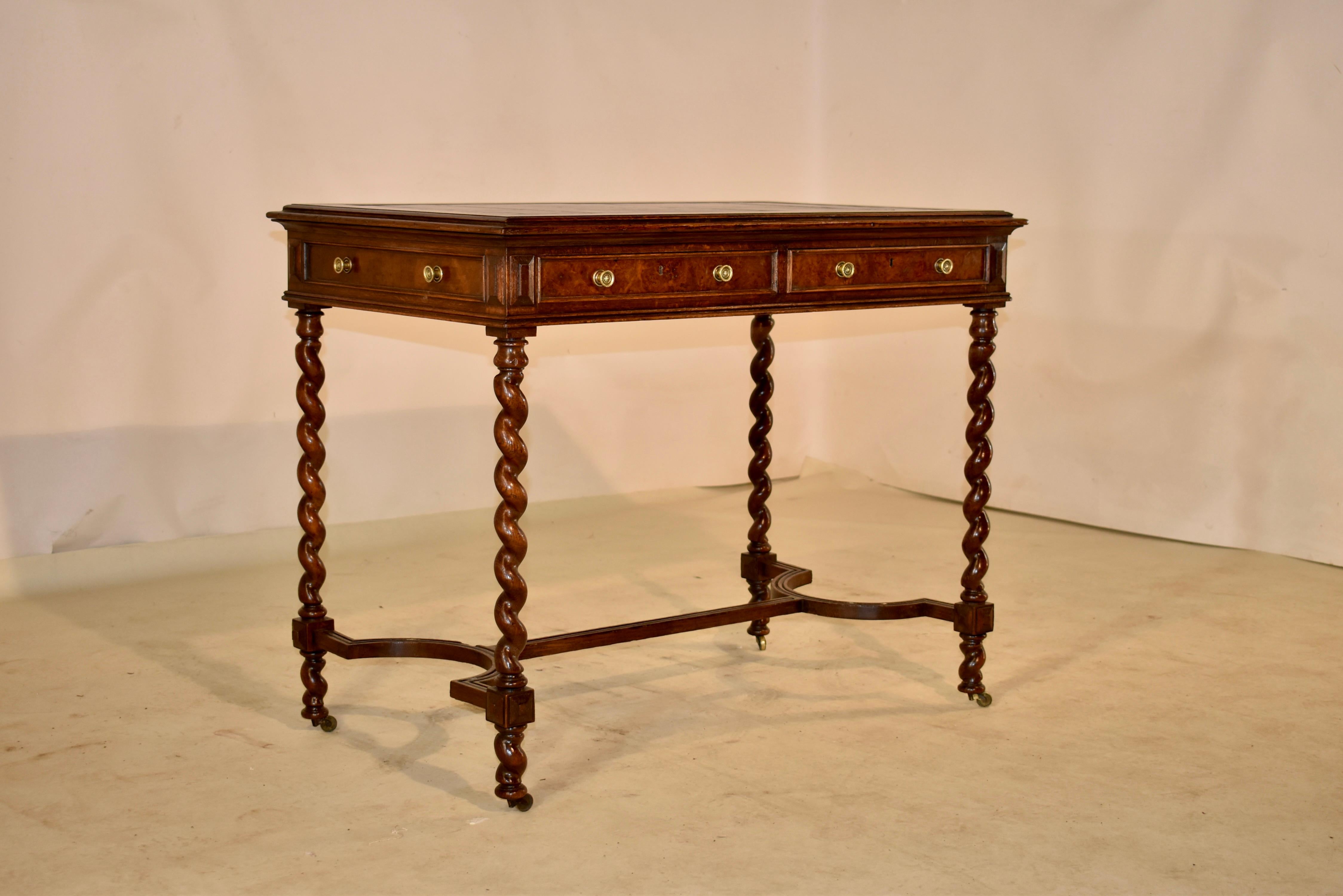 Edwardian English Desk, c. 1900 In Good Condition In High Point, NC