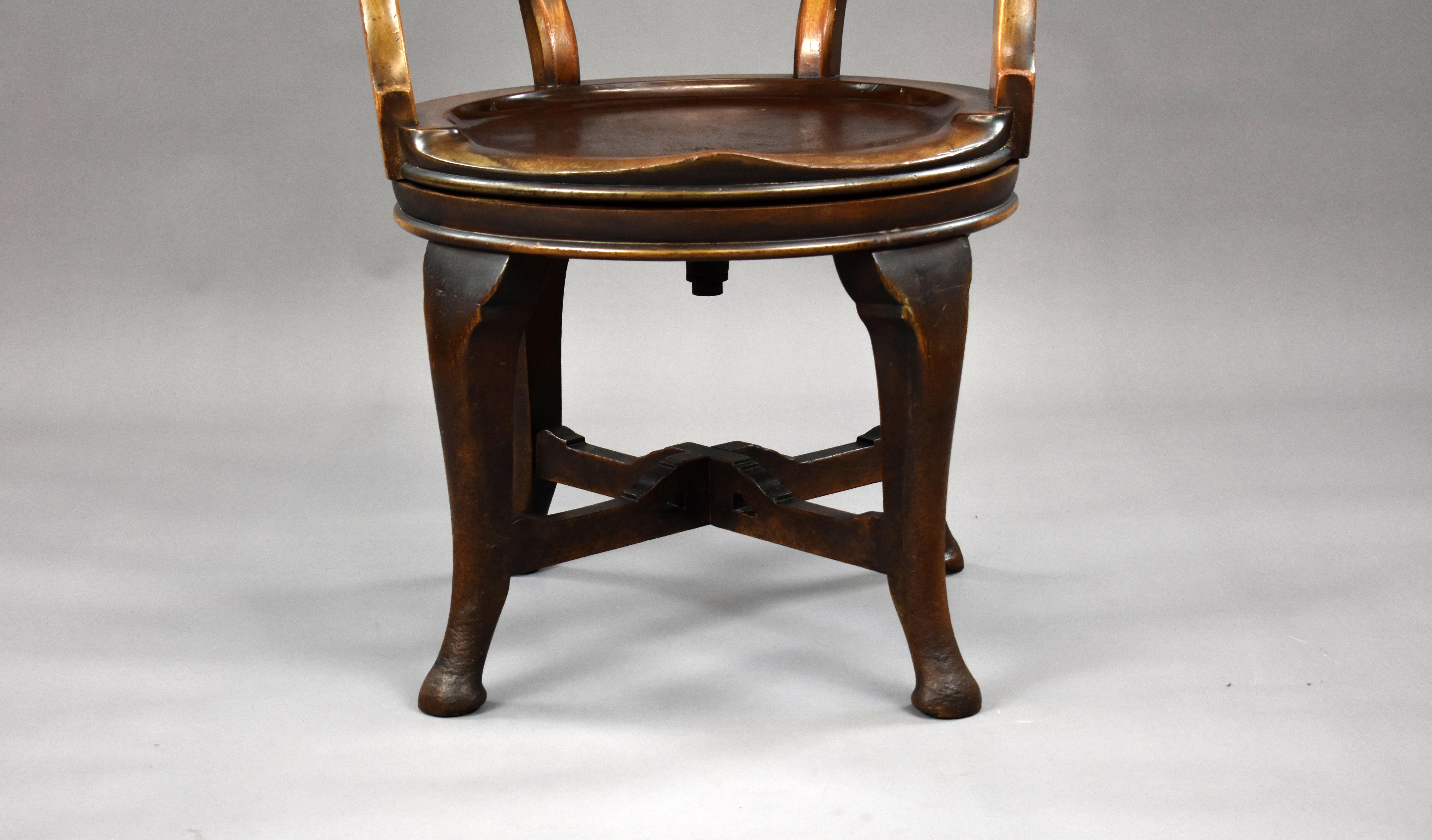 Edwardian English Mahogany Desk Chair In Good Condition For Sale In Chelmsford, Essex