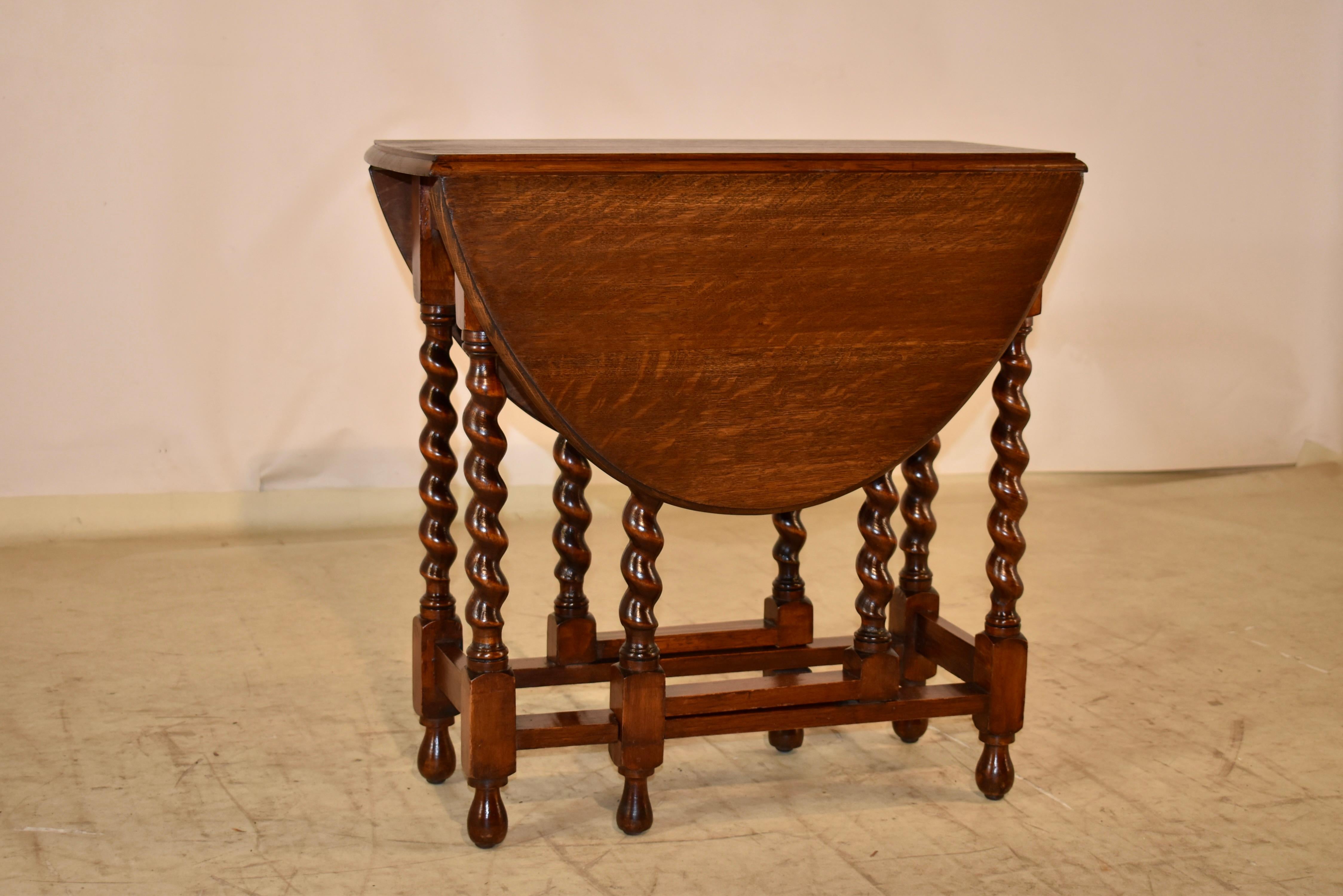 Edwardian English Oak Gate Leg Table, Circa 1900 In Good Condition For Sale In High Point, NC