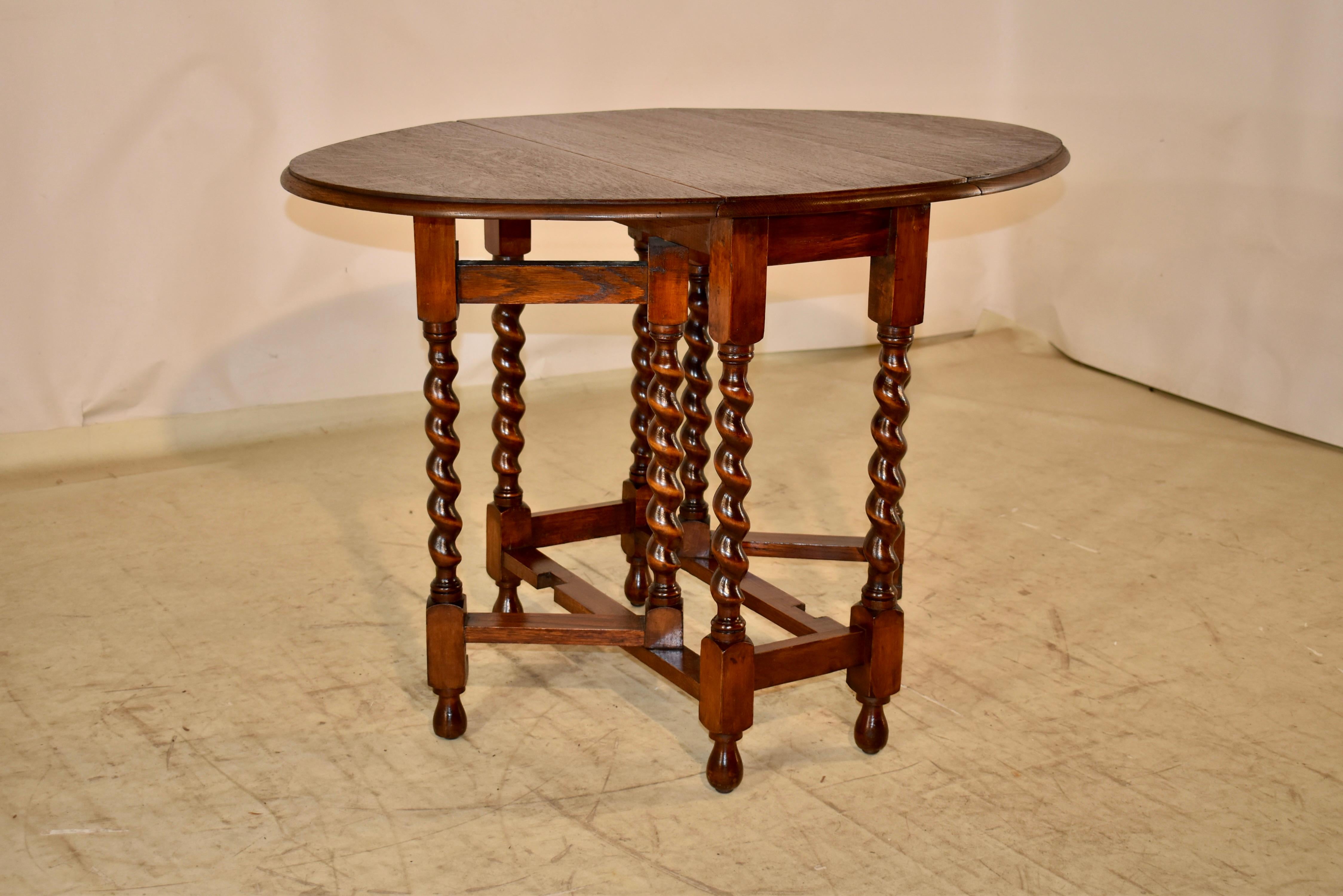 Early 20th Century Edwardian English Oak Gate Leg Table, Circa 1900 For Sale