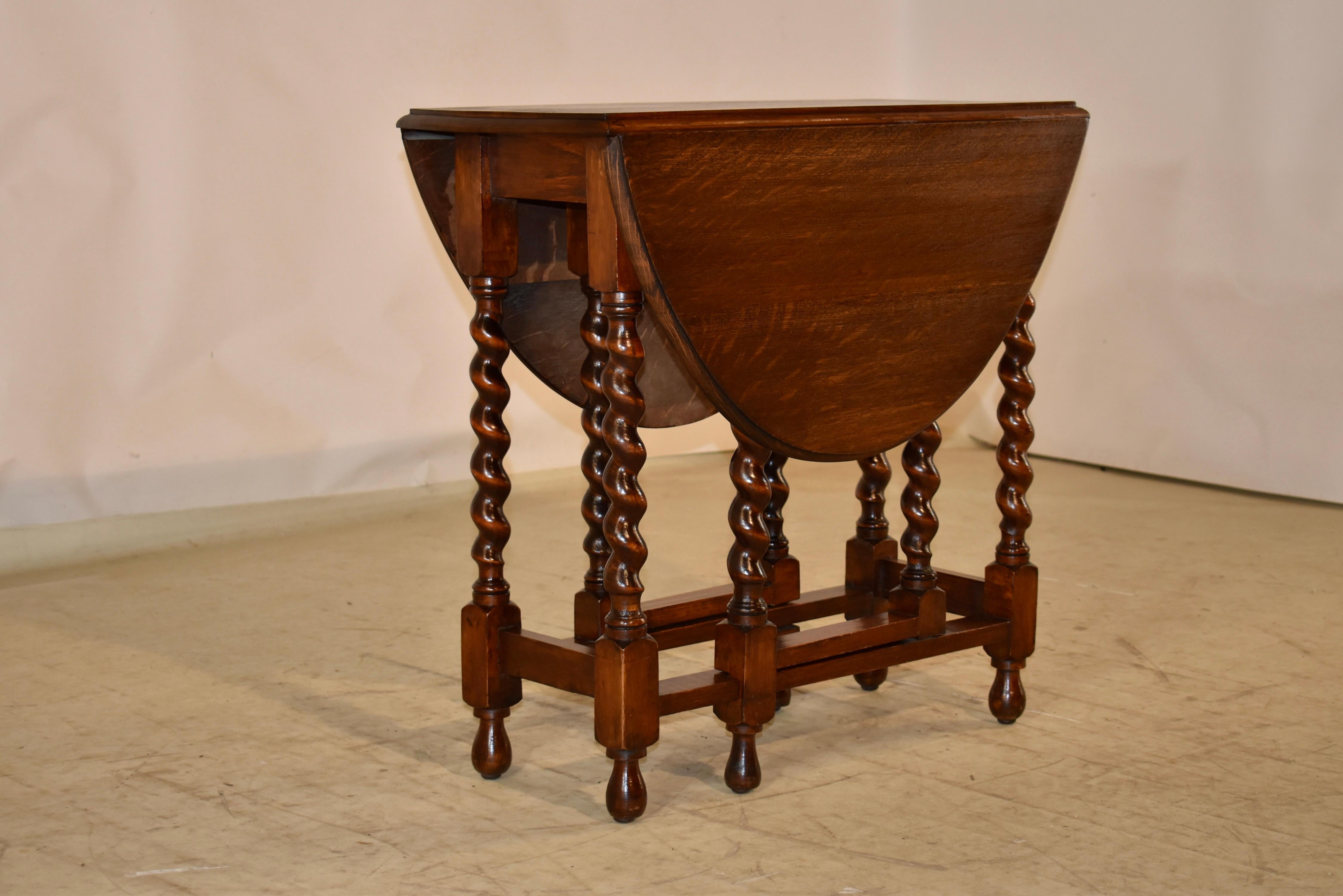 Edwardian English Oak Gate Leg Table, Circa 1900 For Sale 1