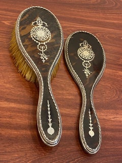 Edwardian English Silver Tortoiseshell Hand Mirror & Brush von William Comyns