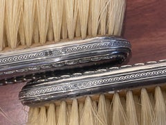 Cepillos ingleses eduardianos para zapatos de carey de plata (x2) de William Comyns c1904