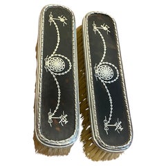 Cepillos ingleses eduardianos para zapatos de carey de plata (x2) de William Comyns c1904