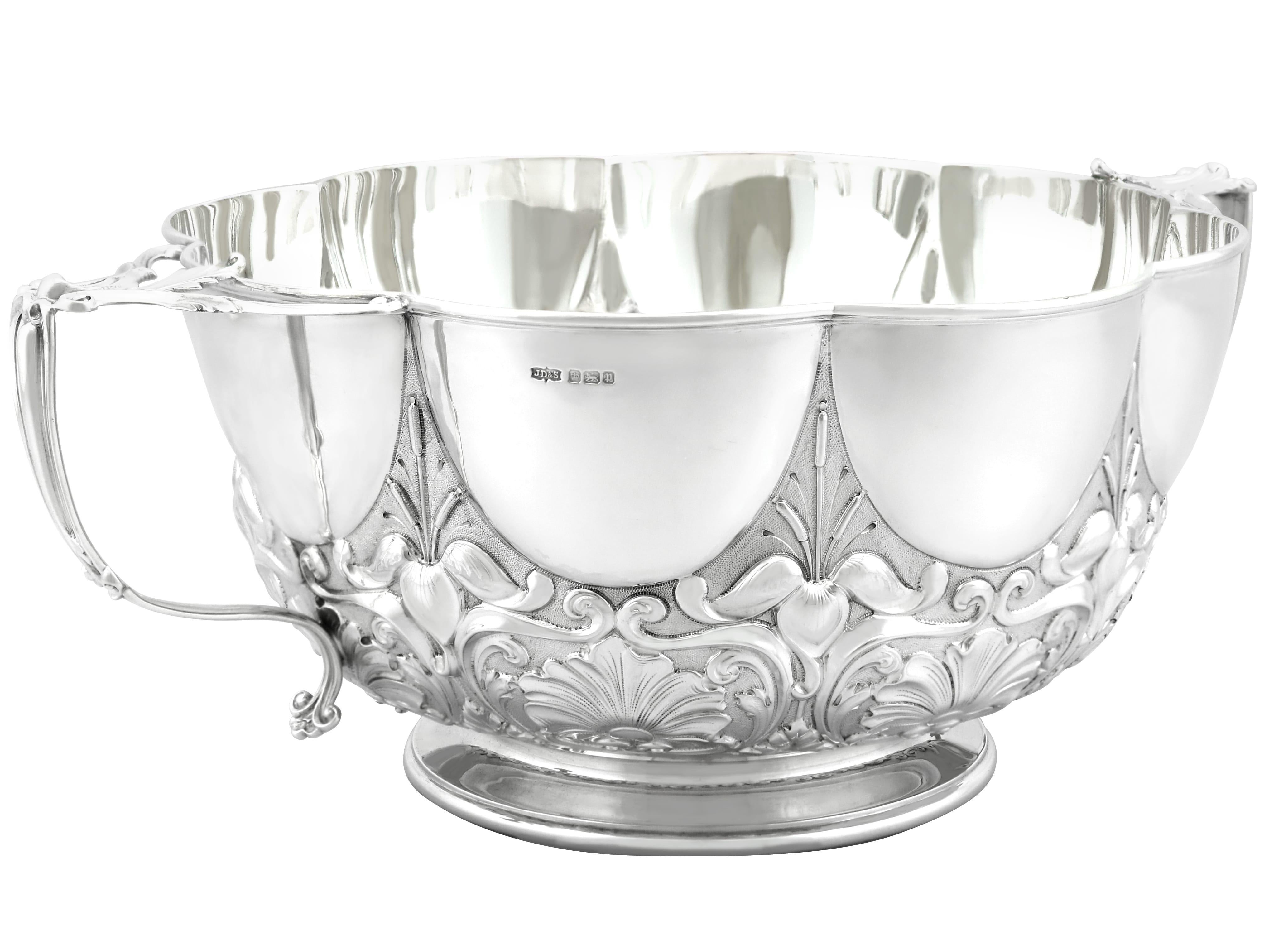 Edwardian English Sterling Silver Bowl Art Nouveau Style In Excellent Condition For Sale In Jesmond, Newcastle Upon Tyne