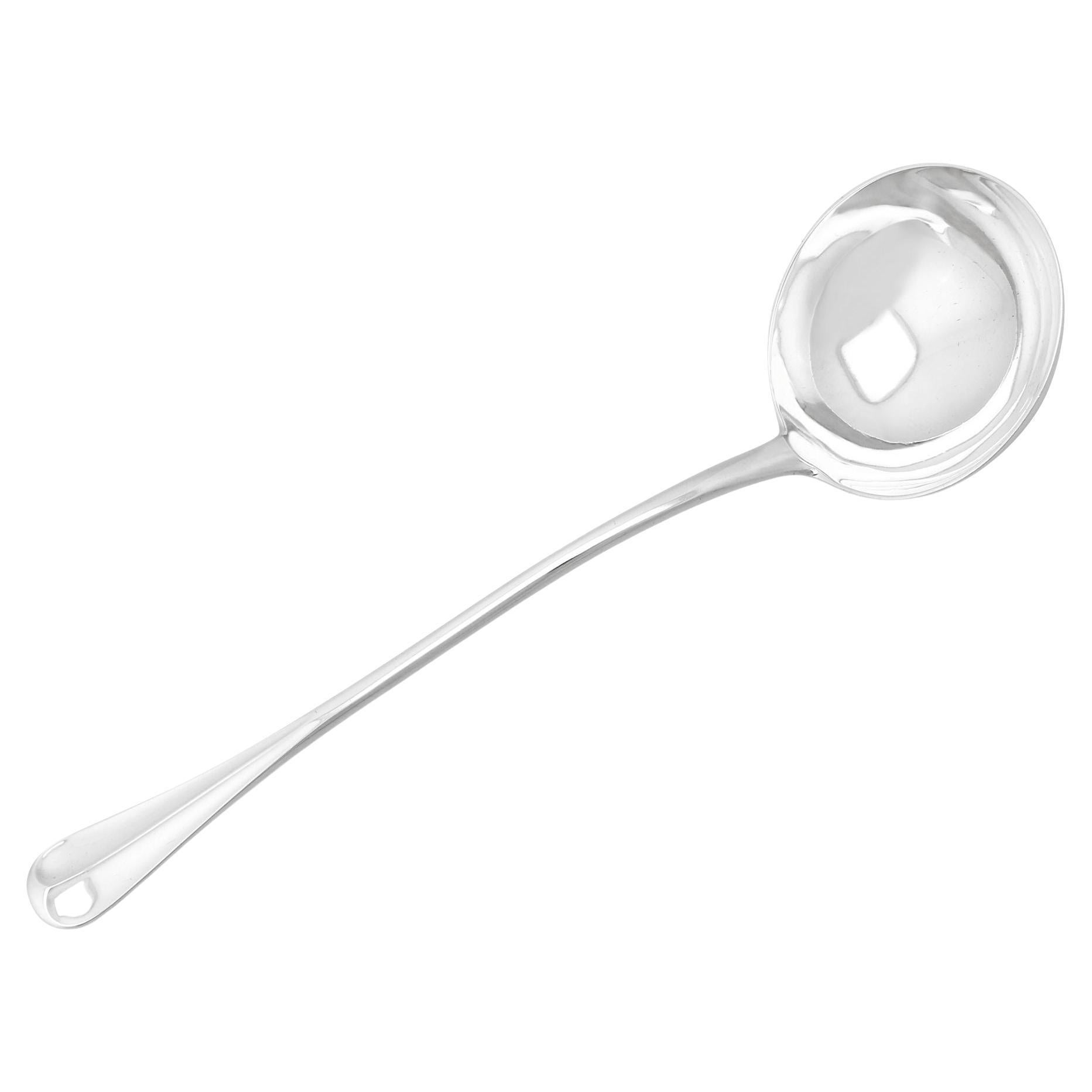 Cuchara sopera inglesa eduardiana de plata de ley de Hannover con cola de rata