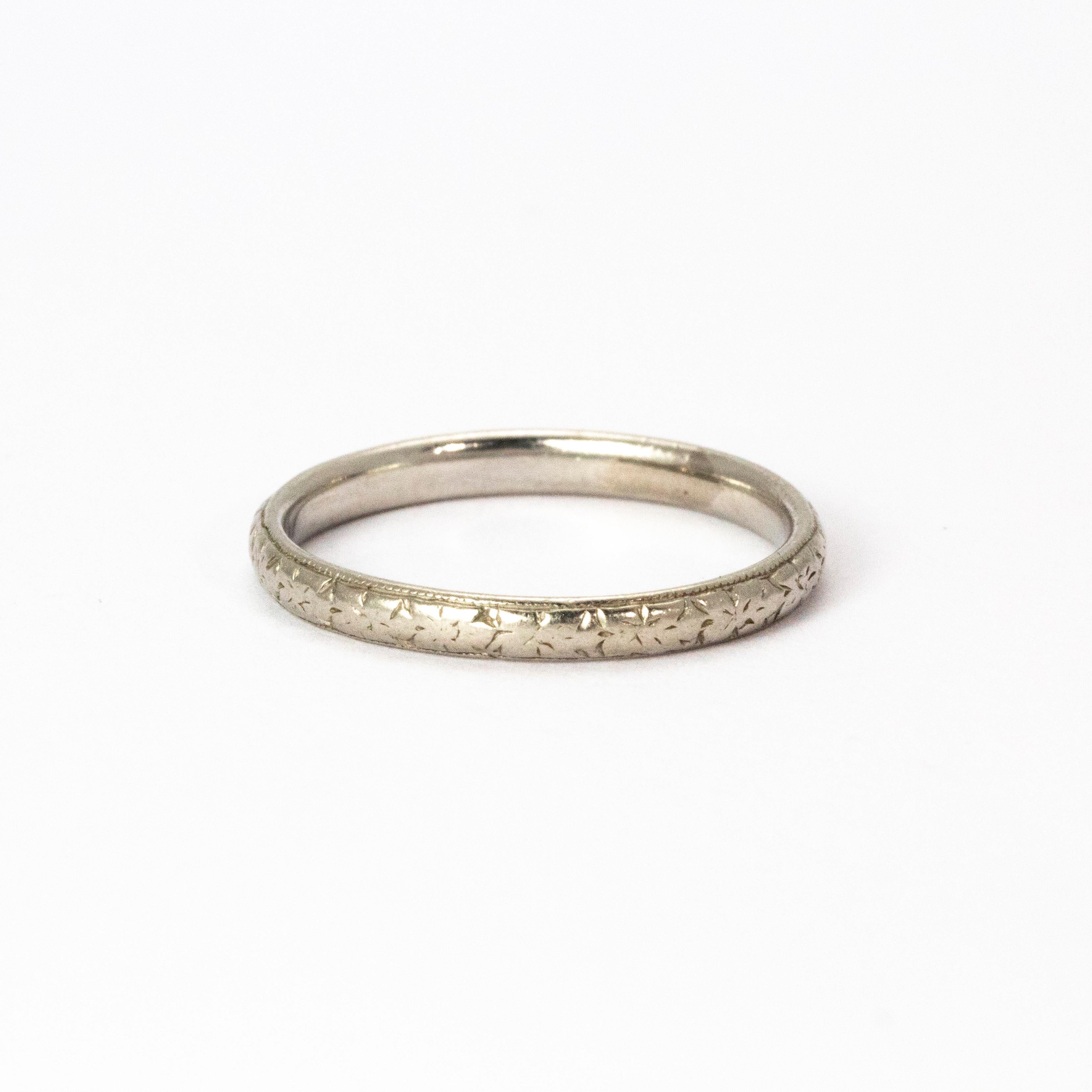 Edwardian Engraved Platinum Band In Good Condition In Chipping Campden, GB